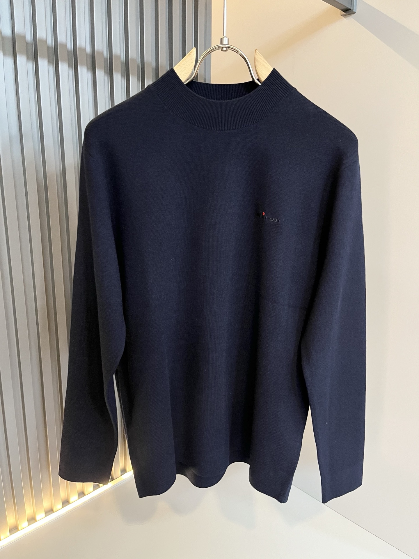 Kiton 2025秋冬新款男士休闲夹克，采用进口优质羊毛衫，简单LOGO标识刺绣设计！代表品牌形象 简