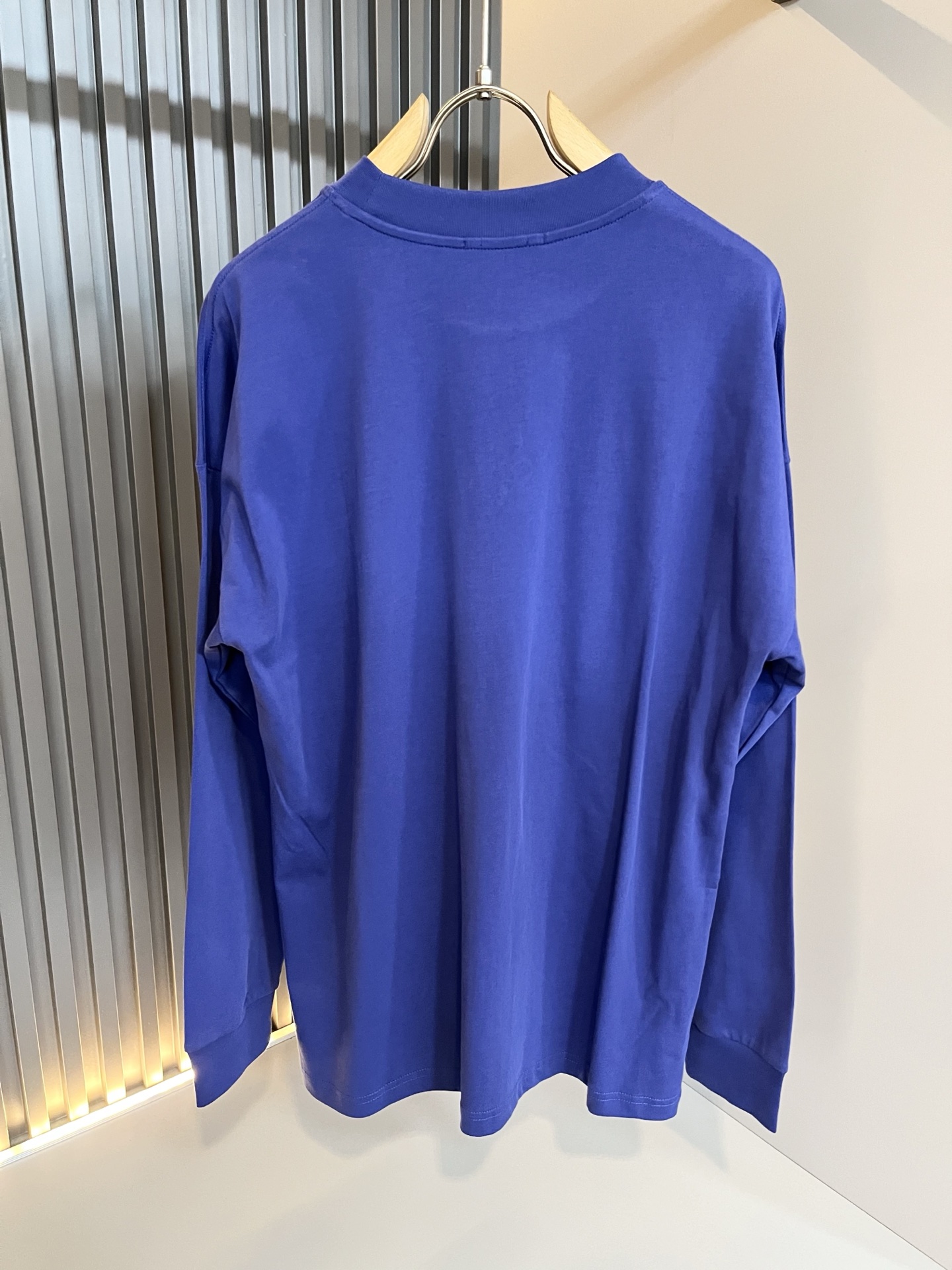 LOE*WE罗*威 2025秋冬男士打底衫，意大利原厂订单渠道，极具个性高级风，标志logo图案刺绣工艺