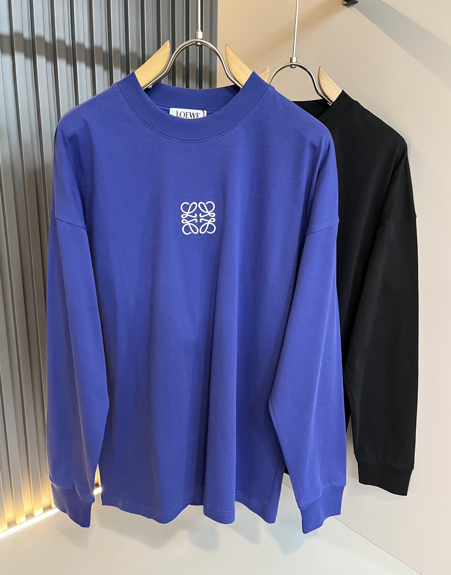 LOE*WE罗*威 2025秋冬男士打底衫，意大利原厂订单渠道，极具个性高级风，标志logo图案刺绣工艺