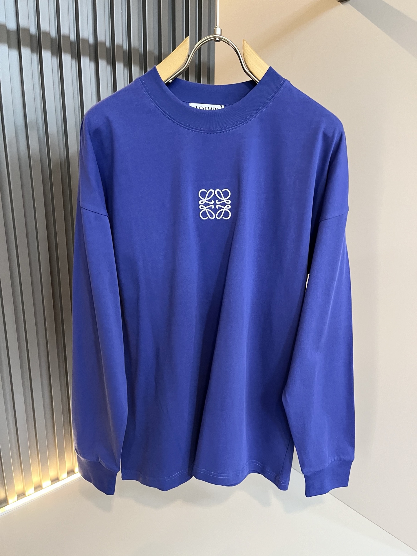 LOE*WE罗*威 2025秋冬男士打底衫，意大利原厂订单渠道，极具个性高级风，标志logo图案刺绣工艺