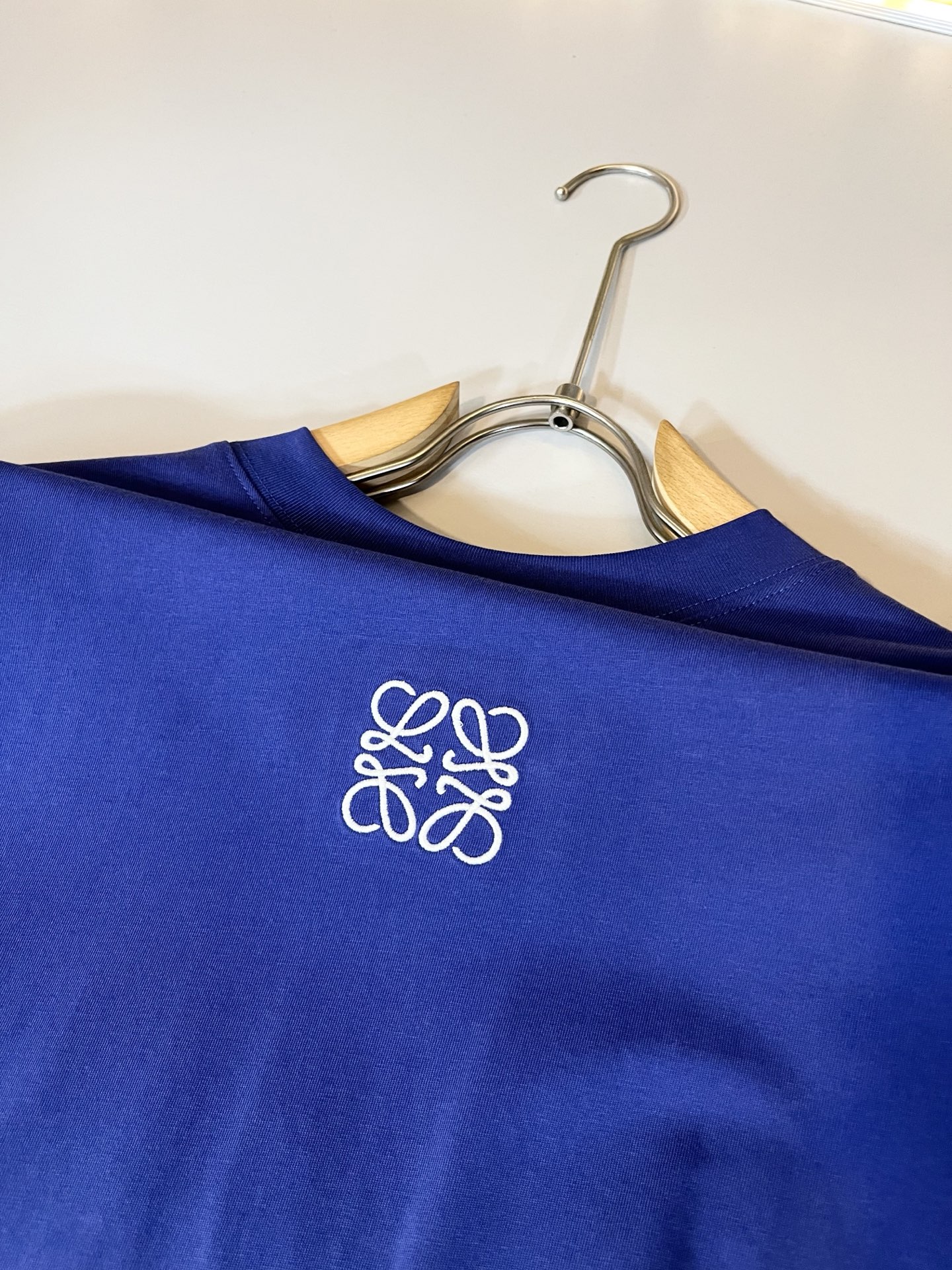 LOE*WE罗*威 2025秋冬男士打底衫，意大利原厂订单渠道，极具个性高级风，标志logo图案刺绣工艺