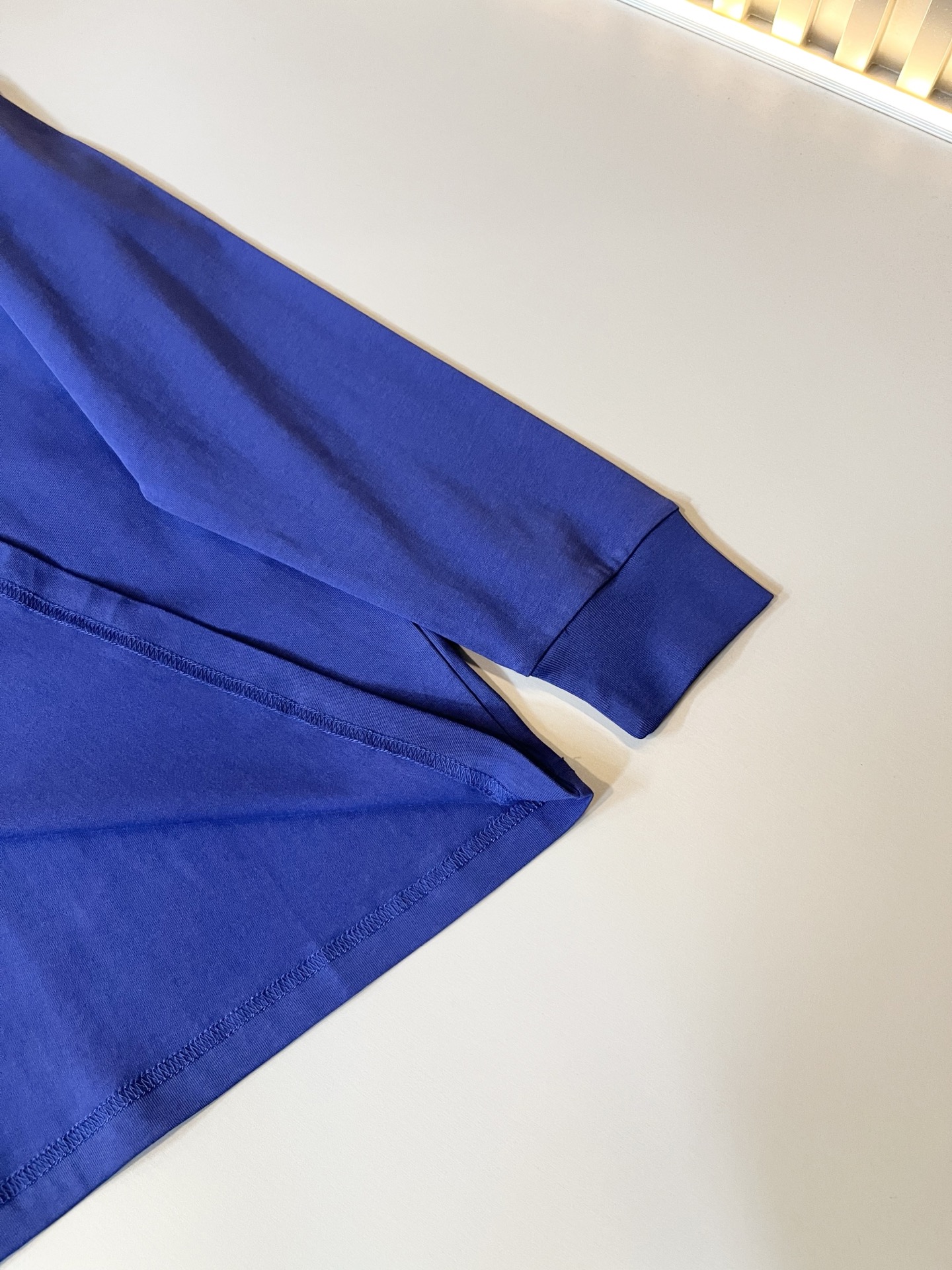 LOE*WE罗*威 2025秋冬男士打底衫，意大利原厂订单渠道，极具个性高级风，标志logo图案刺绣工艺