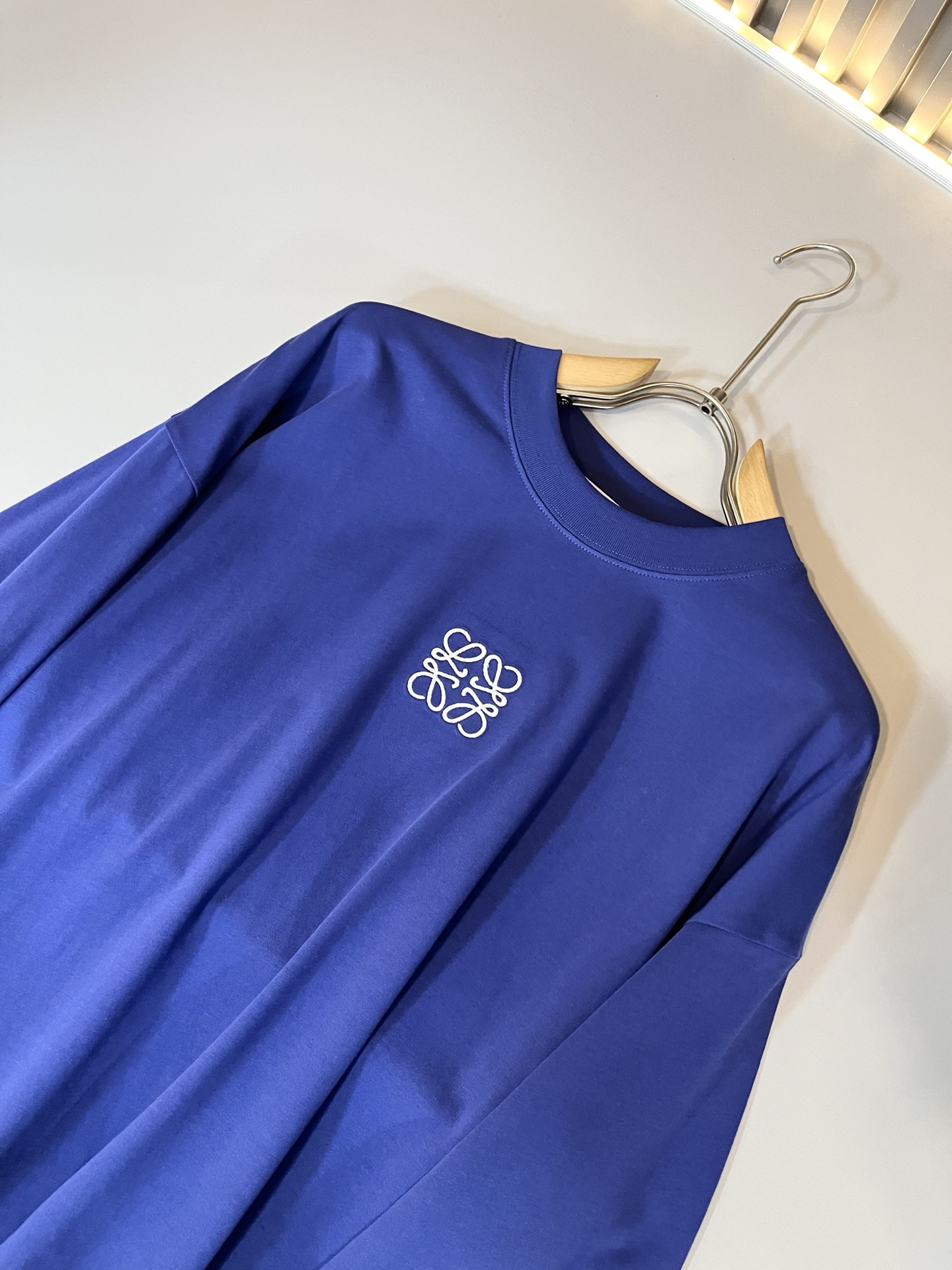 LOE*WE罗*威 2025秋冬男士打底衫，意大利原厂订单渠道，极具个性高级风，标志logo图案刺绣工艺