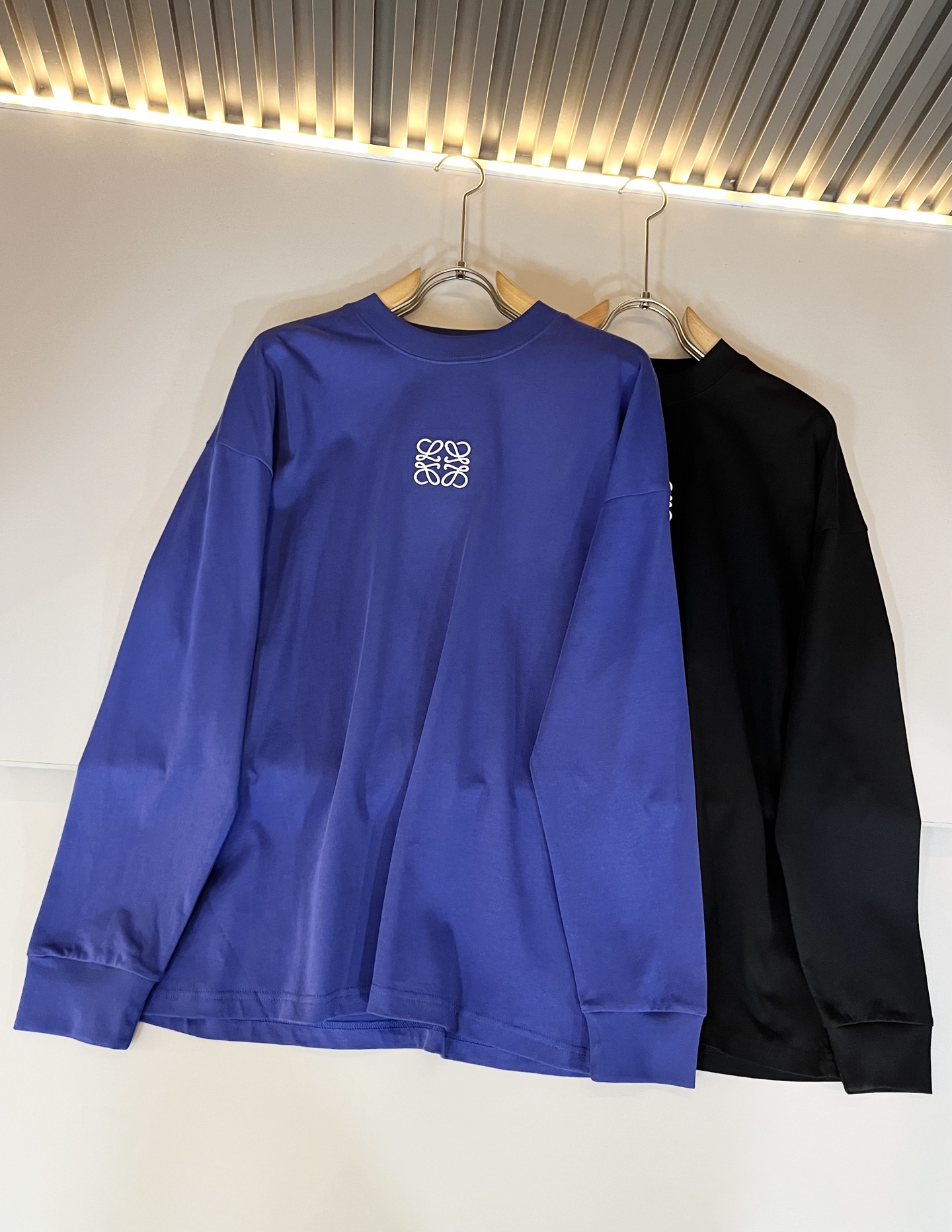 LOE*WE罗*威 2025秋冬男士打底衫，意大利原厂订单渠道，极具个性高级风，标志logo图案刺绣工艺