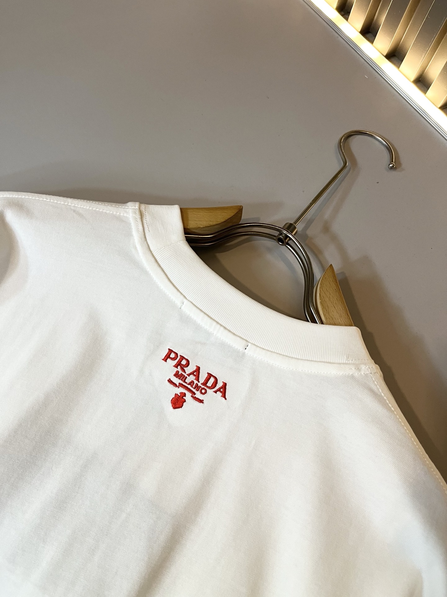 PRAD*A普*达2025秋冬新款男士长袖打底衫，最新款全网独家首上！！~既经典有时尚百搭，谁不爱啊，将