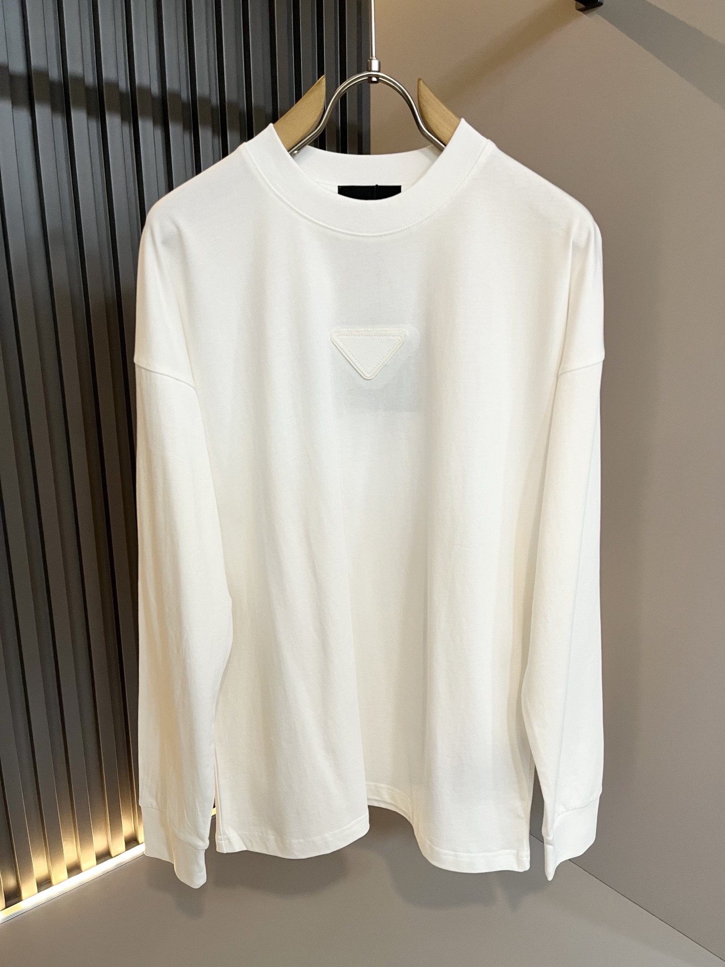 PRAD*A普*达2025秋冬新款男士长袖打底衫，最新款全网独家首上！！~既经典有时尚百搭，谁不爱啊，将