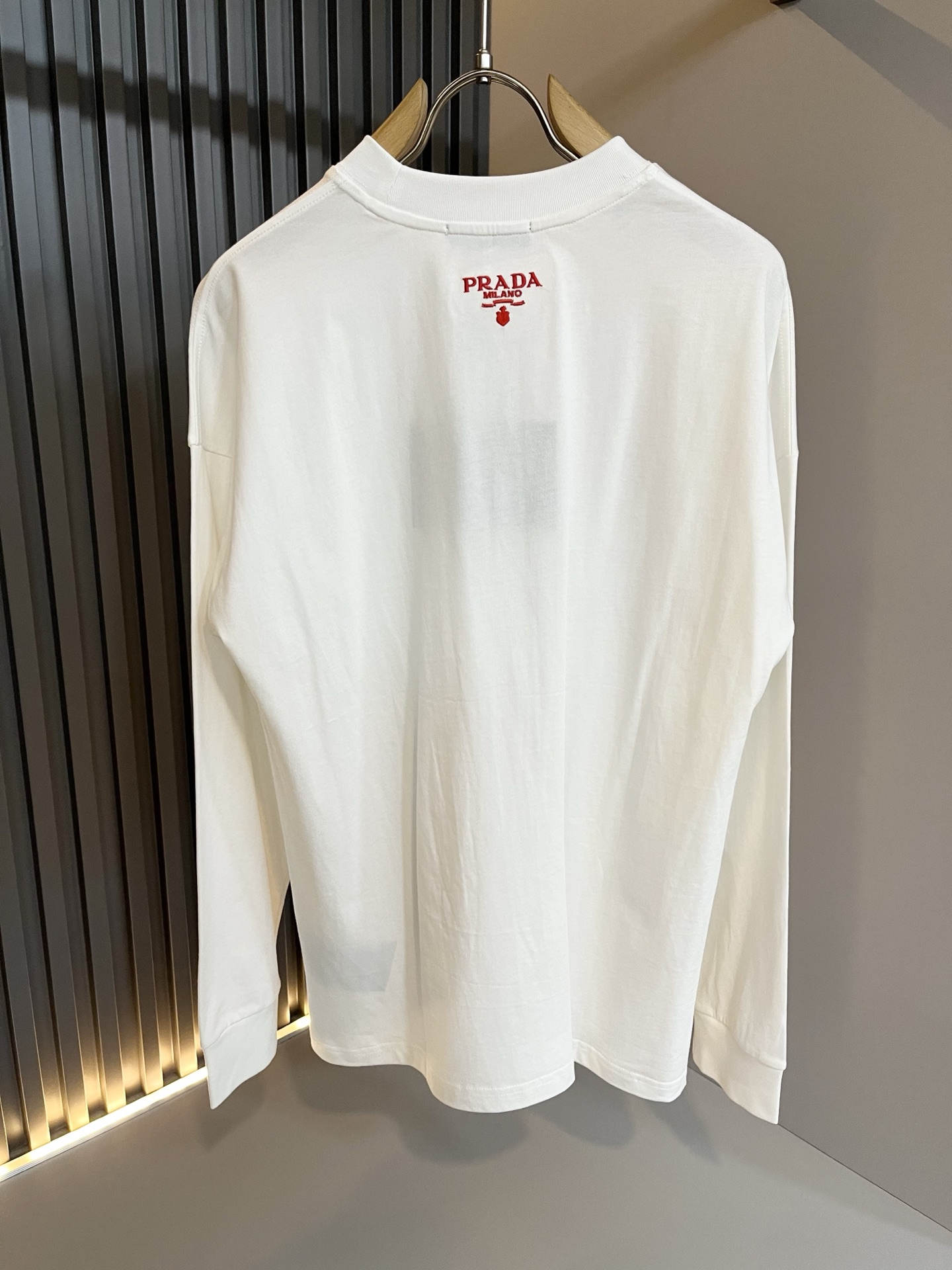 PRAD*A普*达2025秋冬新款男士长袖打底衫，最新款全网独家首上！！~既经典有时尚百搭，谁不爱啊，将