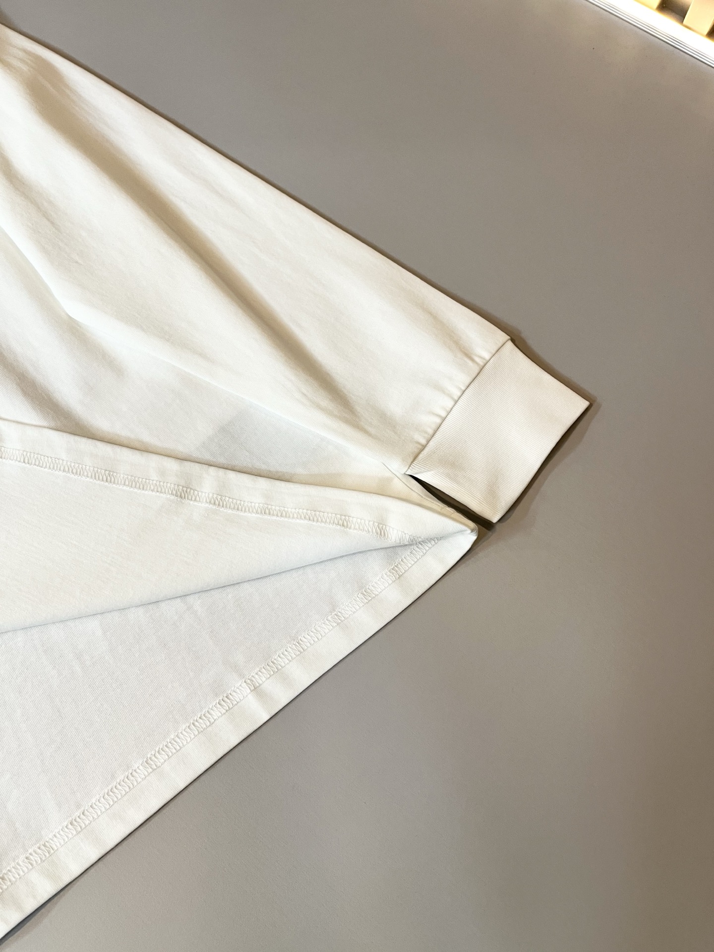 PRAD*A普*达2025秋冬新款男士长袖打底衫，最新款全网独家首上！！~既经典有时尚百搭，谁不爱啊，将