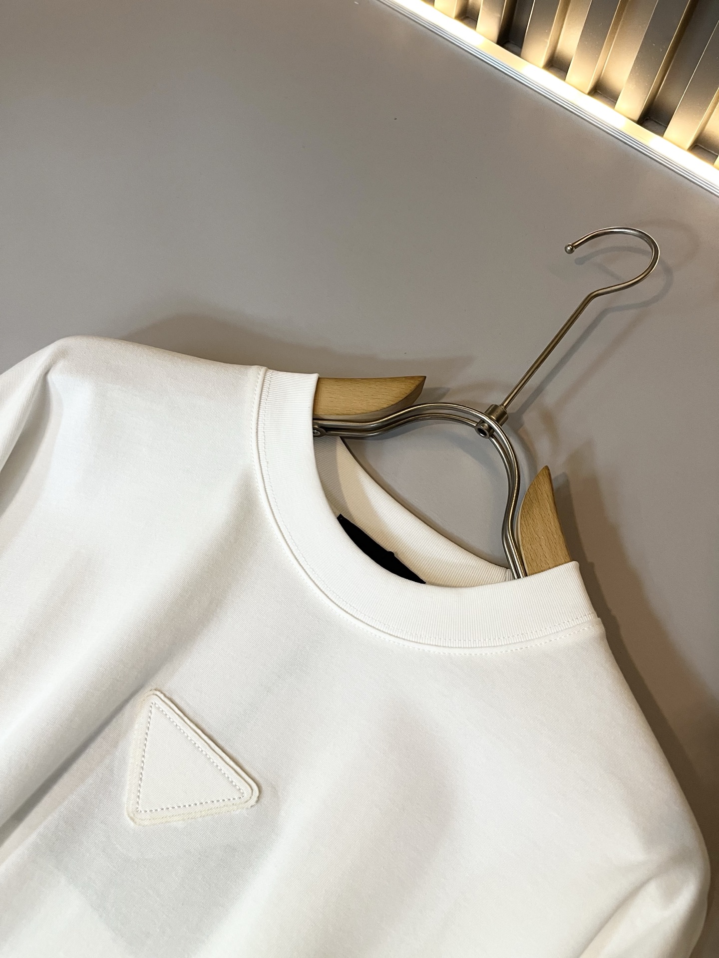 PRAD*A普*达2025秋冬新款男士长袖打底衫，最新款全网独家首上！！~既经典有时尚百搭，谁不爱啊，将