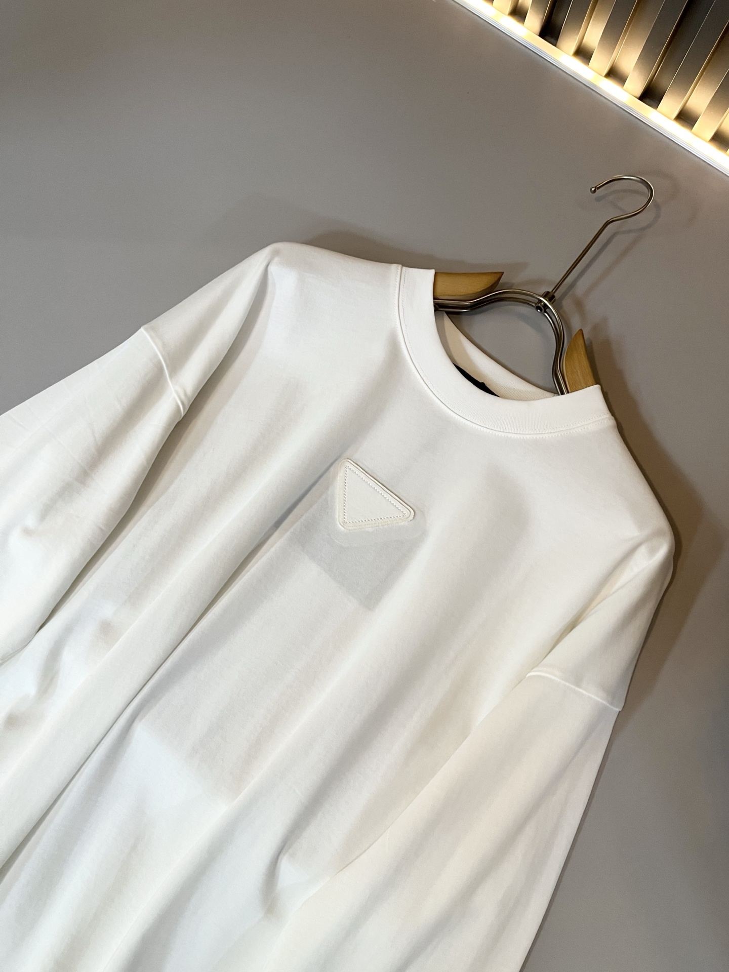 PRAD*A普*达2025秋冬新款男士长袖打底衫，最新款全网独家首上！！~既经典有时尚百搭，谁不爱啊，将