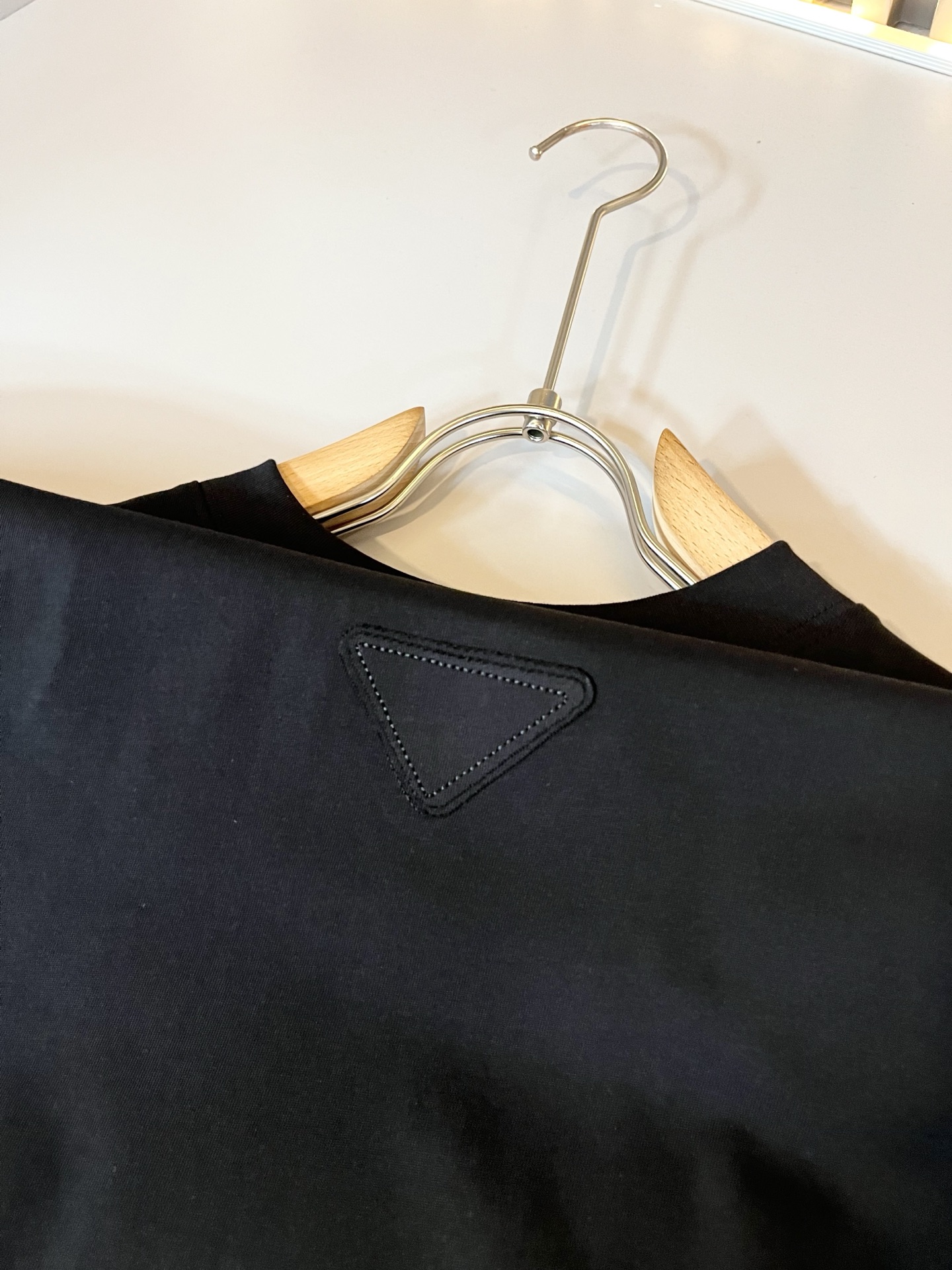 PRAD*A普*达2025秋冬新款男士长袖打底衫，最新款全网独家首上！！~既经典有时尚百搭，谁不爱啊，将