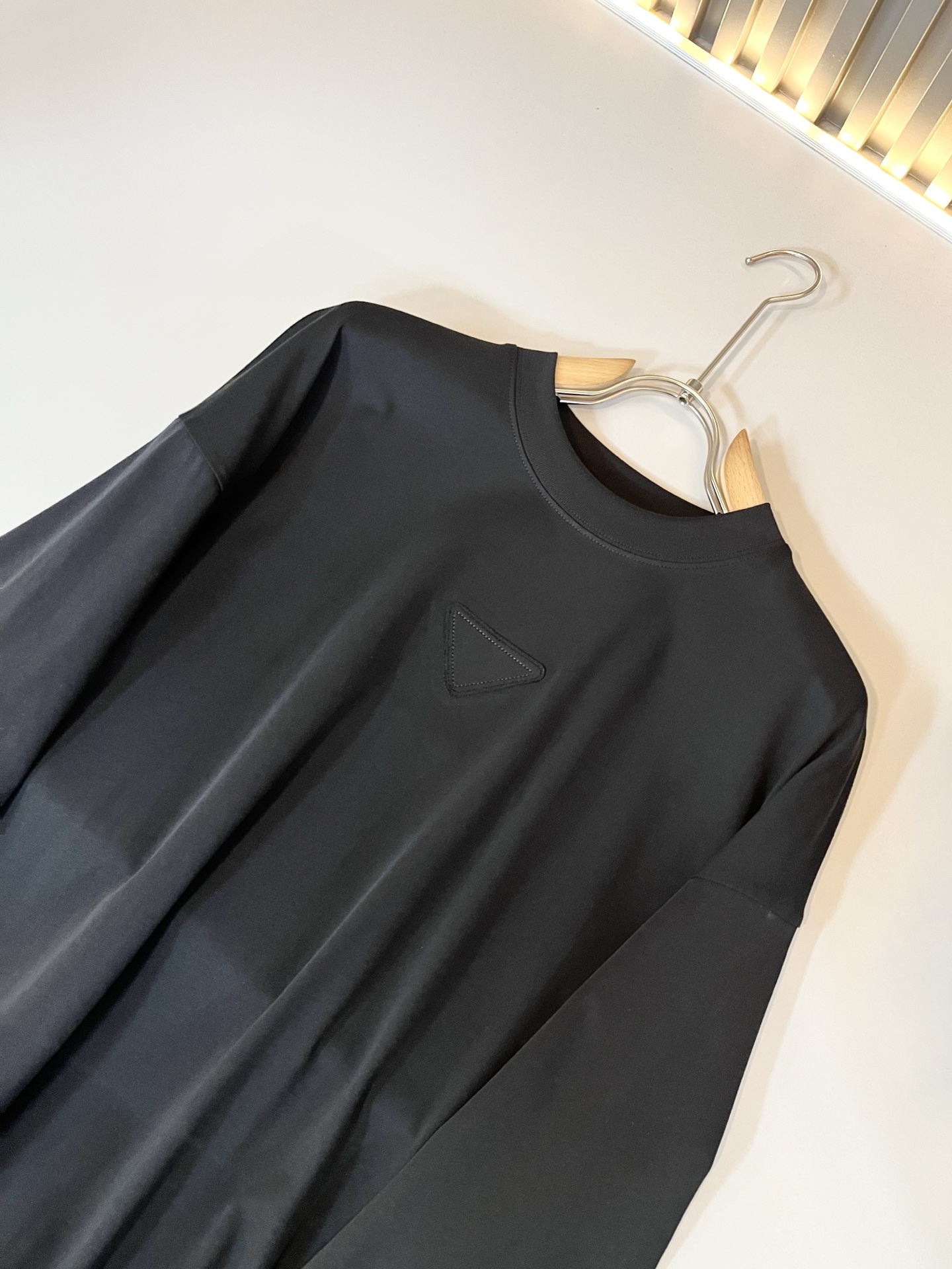 PRAD*A普*达2025秋冬新款男士长袖打底衫，最新款全网独家首上！！~既经典有时尚百搭，谁不爱啊，将