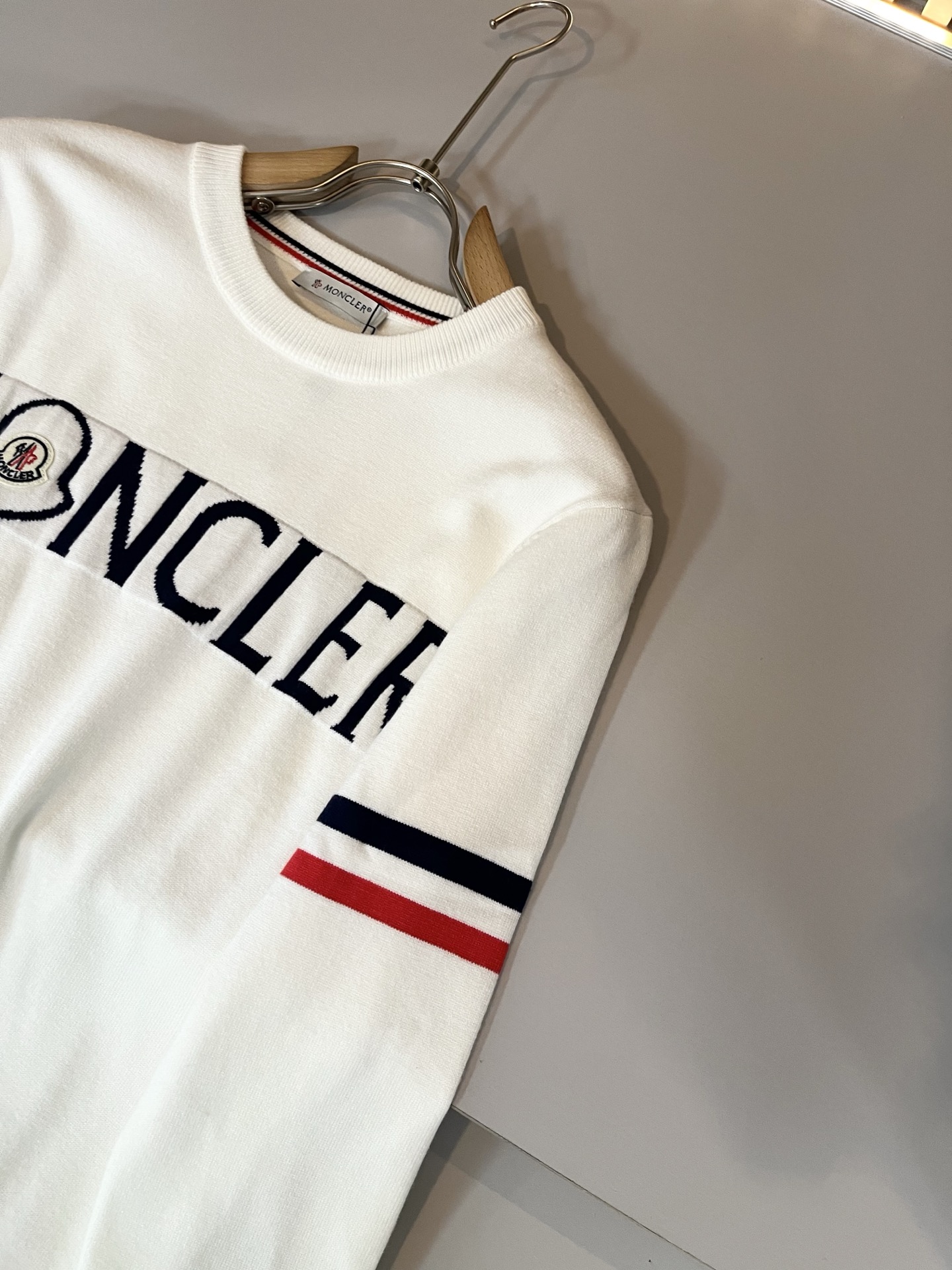 Moncl*r蒙*口 2025秋冬男女同款情侣款👫最新的贸易订单针织羊毛衫，全品相！！网红款！工艺采用针