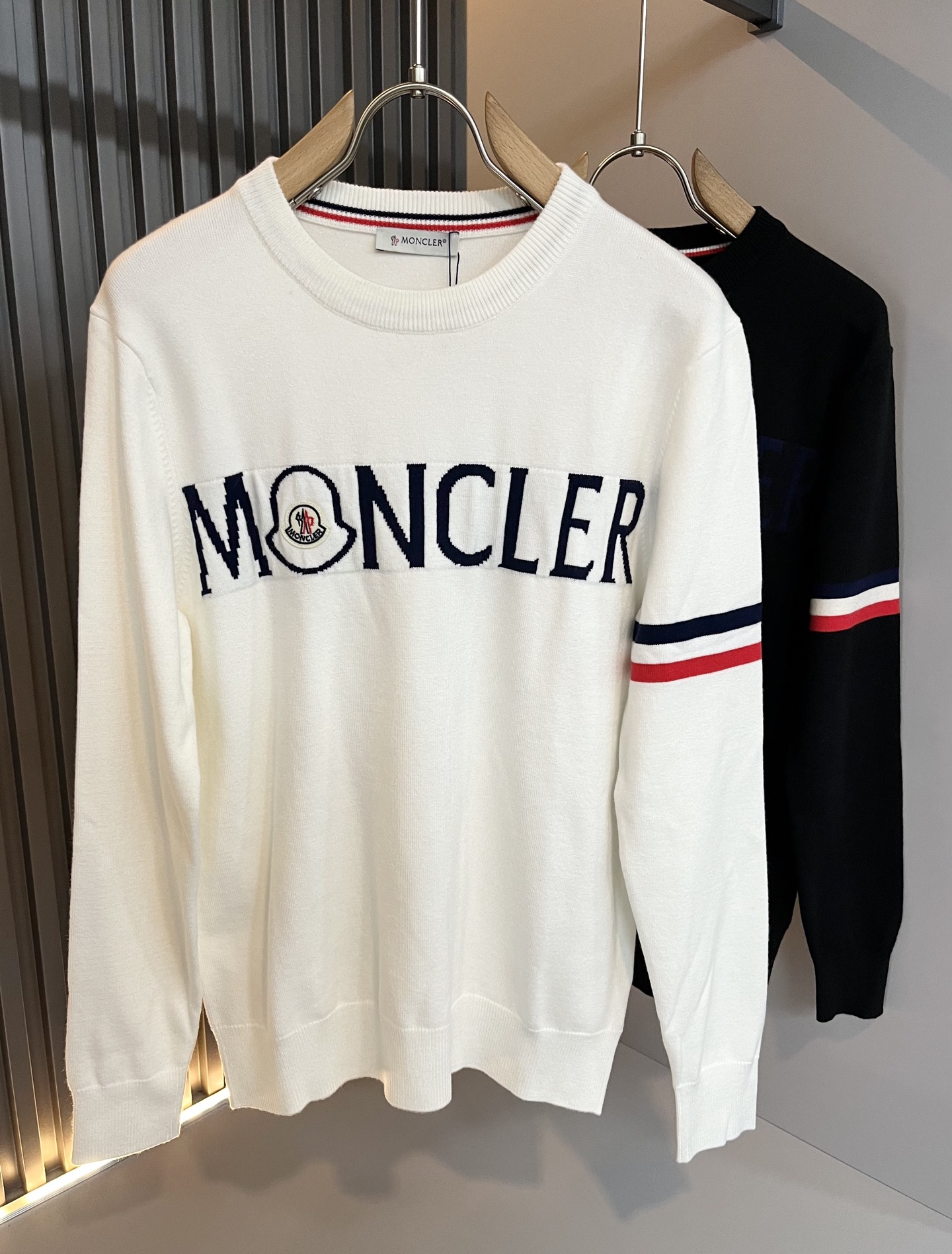 Moncl*r蒙*口 2025秋冬男女同款情侣款👫最新的贸易订单针织羊毛衫，全品相！！网红款！工艺采用针