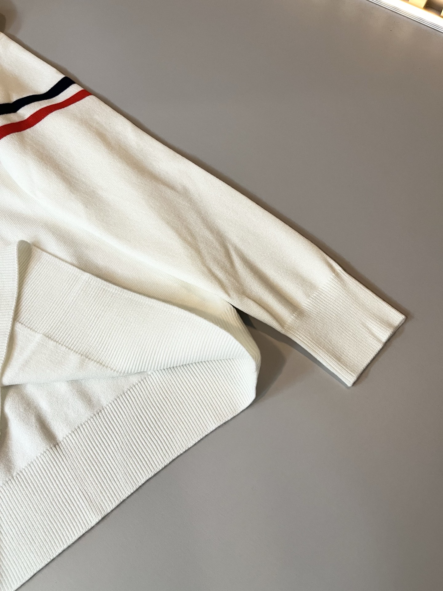 Moncl*r蒙*口 2025秋冬男女同款情侣款👫最新的贸易订单针织羊毛衫，全品相！！网红款！工艺采用针