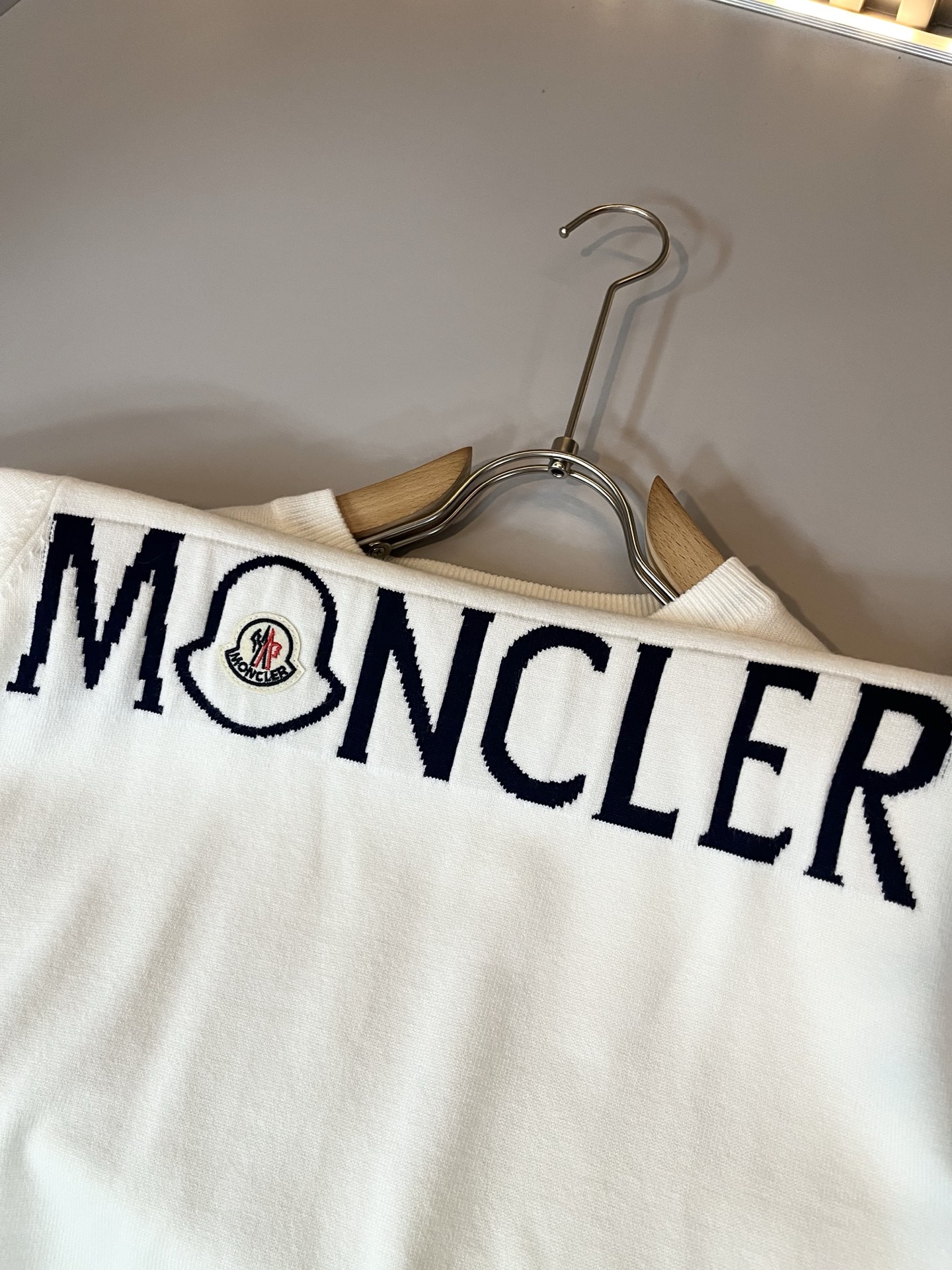 Moncl*r蒙*口 2025秋冬男女同款情侣款👫最新的贸易订单针织羊毛衫，全品相！！网红款！工艺采用针