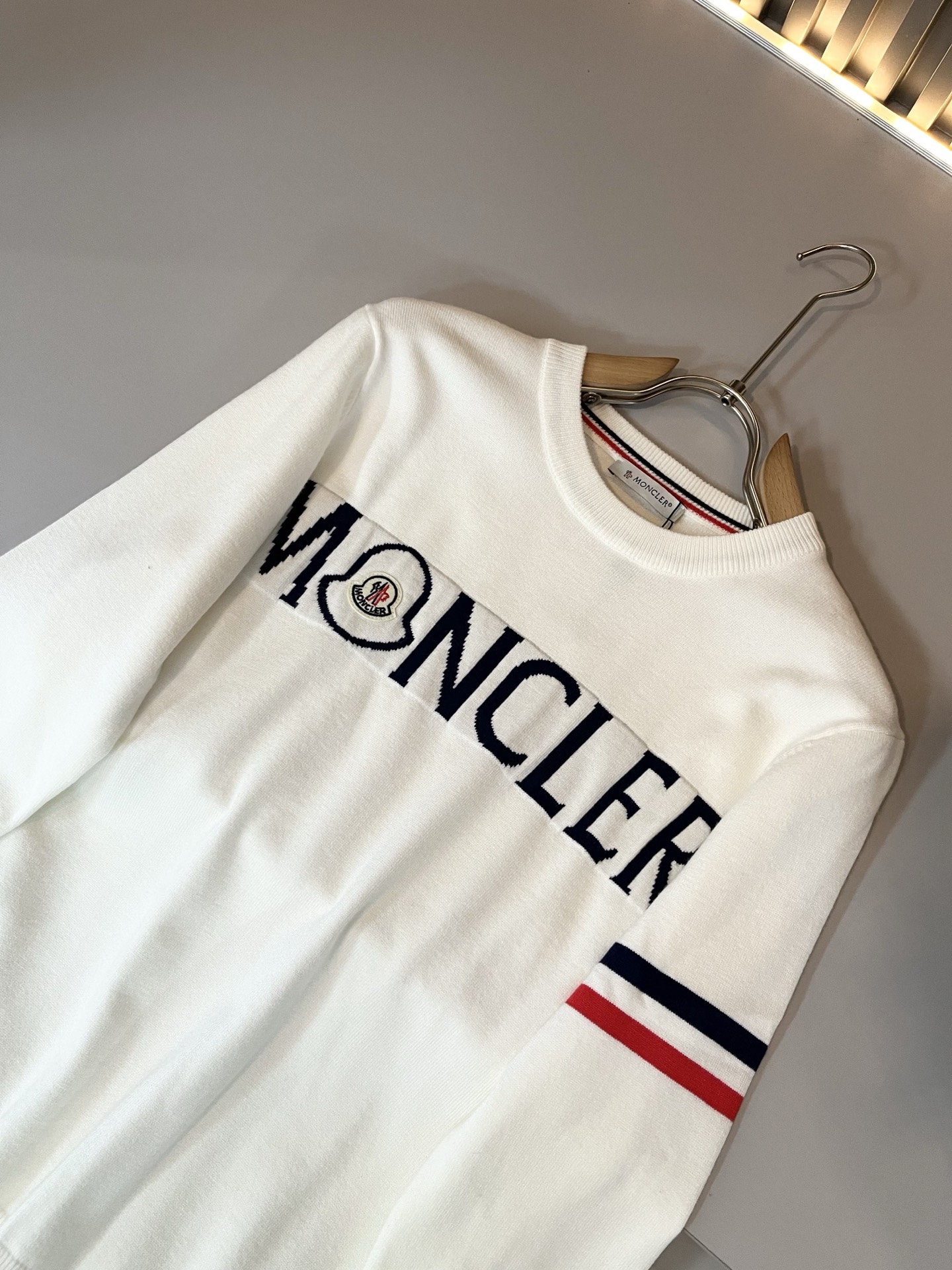 Moncl*r蒙*口 2025秋冬男女同款情侣款👫最新的贸易订单针织羊毛衫，全品相！！网红款！工艺采用针