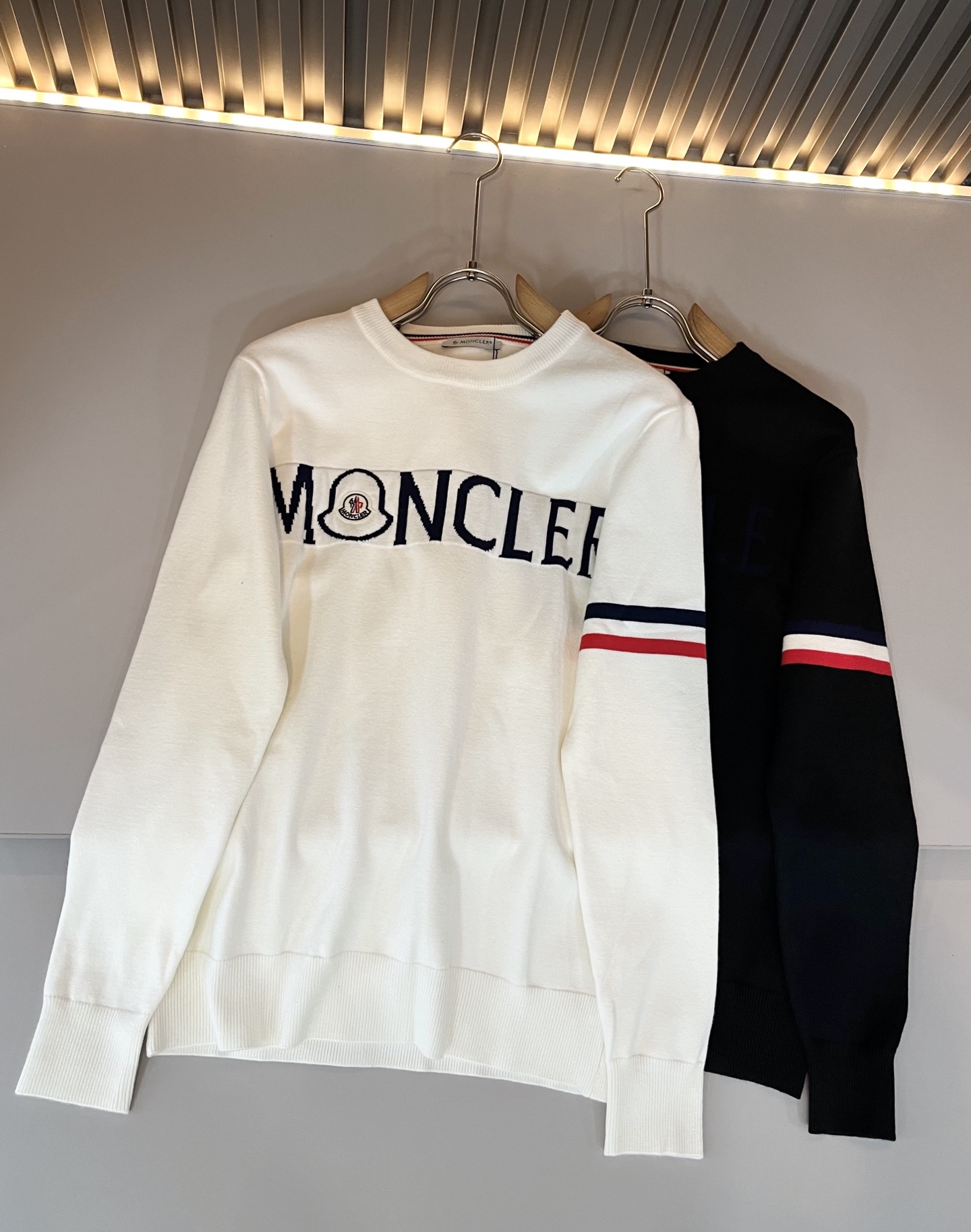 Moncl*r蒙*口 2025秋冬男女同款情侣款👫最新的贸易订单针织羊毛衫，全品相！！网红款！工艺采用针