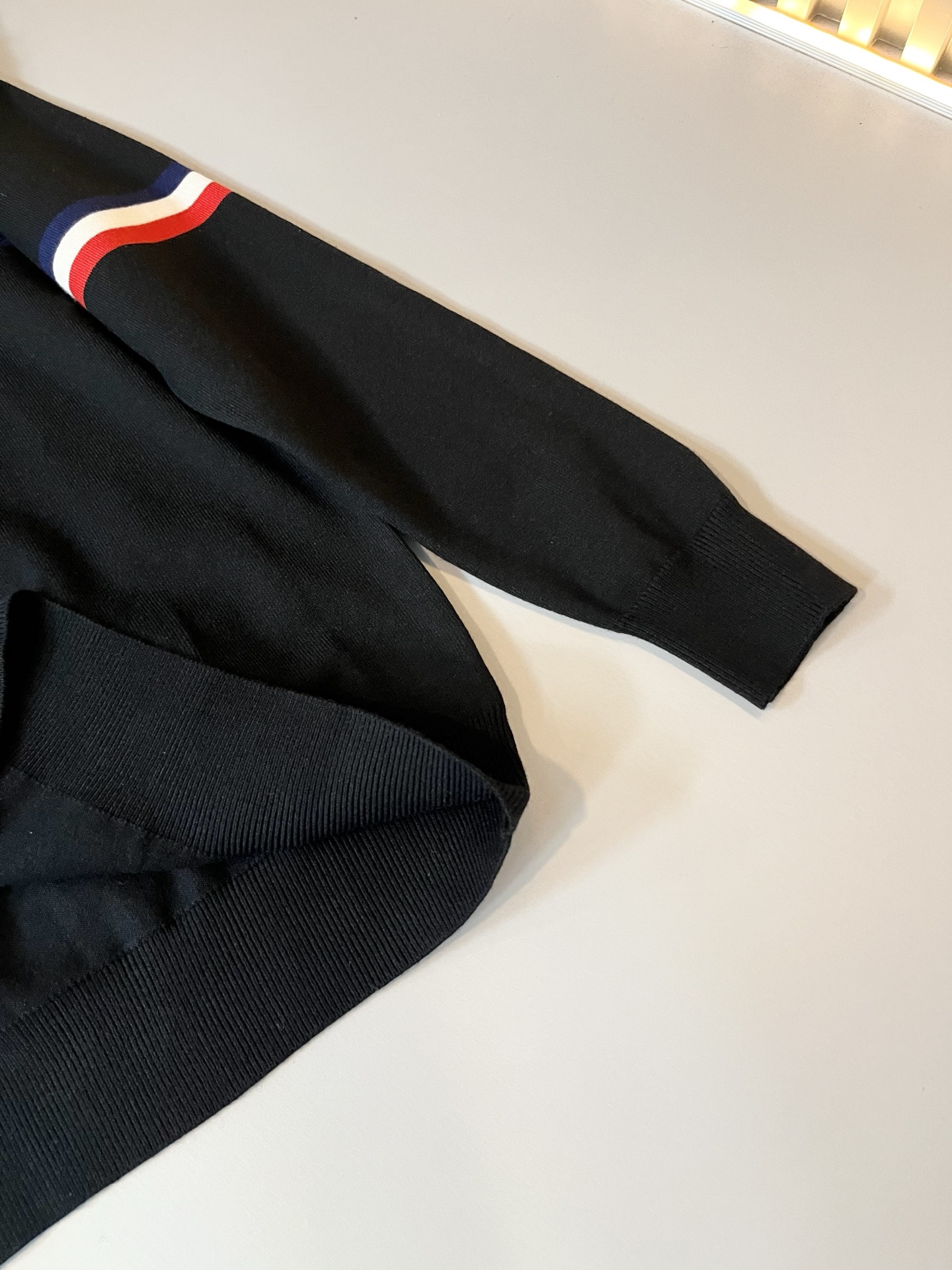 Moncl*r蒙*口 2025秋冬男女同款情侣款👫最新的贸易订单针织羊毛衫，全品相！！网红款！工艺采用针