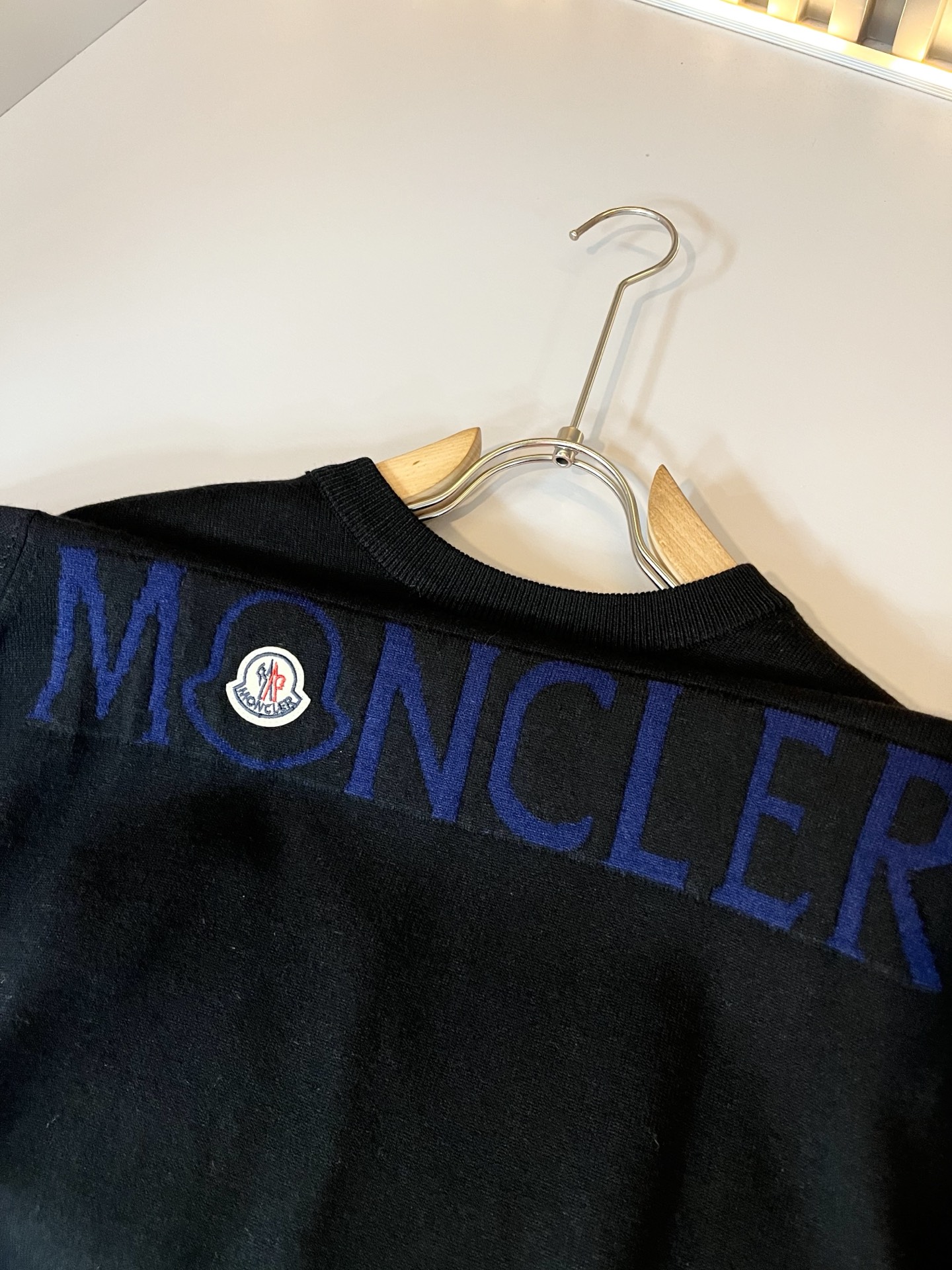 Moncl*r蒙*口 2025秋冬男女同款情侣款👫最新的贸易订单针织羊毛衫，全品相！！网红款！工艺采用针