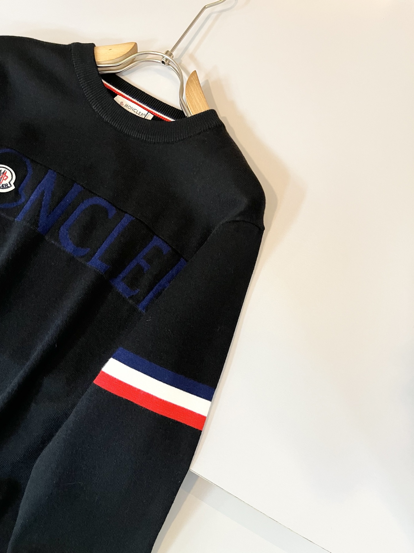 Moncl*r蒙*口 2025秋冬男女同款情侣款👫最新的贸易订单针织羊毛衫，全品相！！网红款！工艺采用针