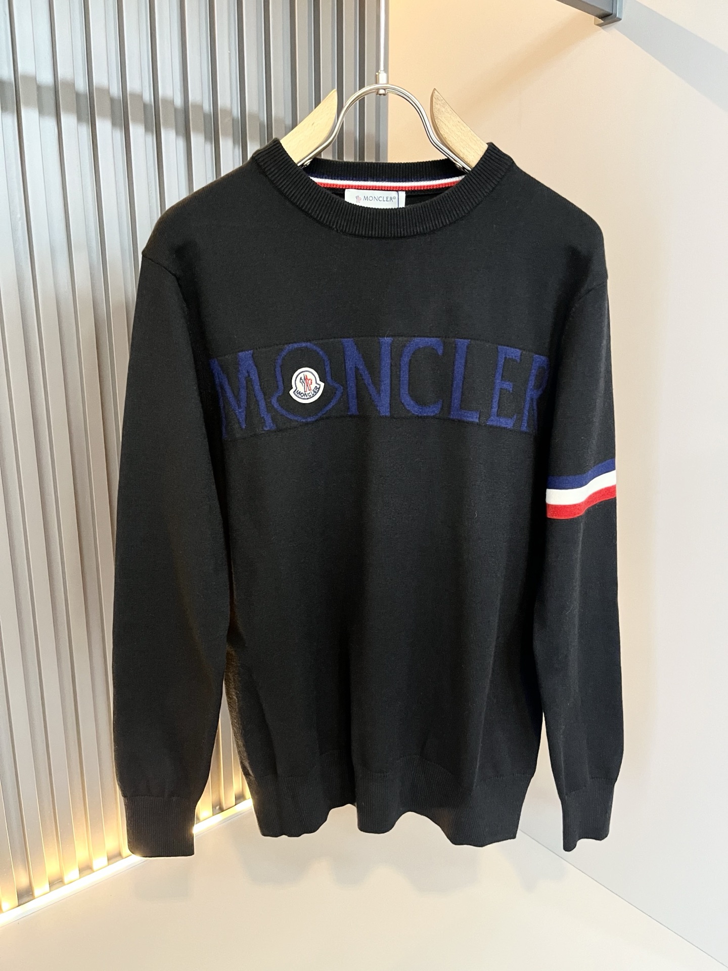 Moncl*r蒙*口 2025秋冬男女同款情侣款👫最新的贸易订单针织羊毛衫，全品相！！网红款！工艺采用针