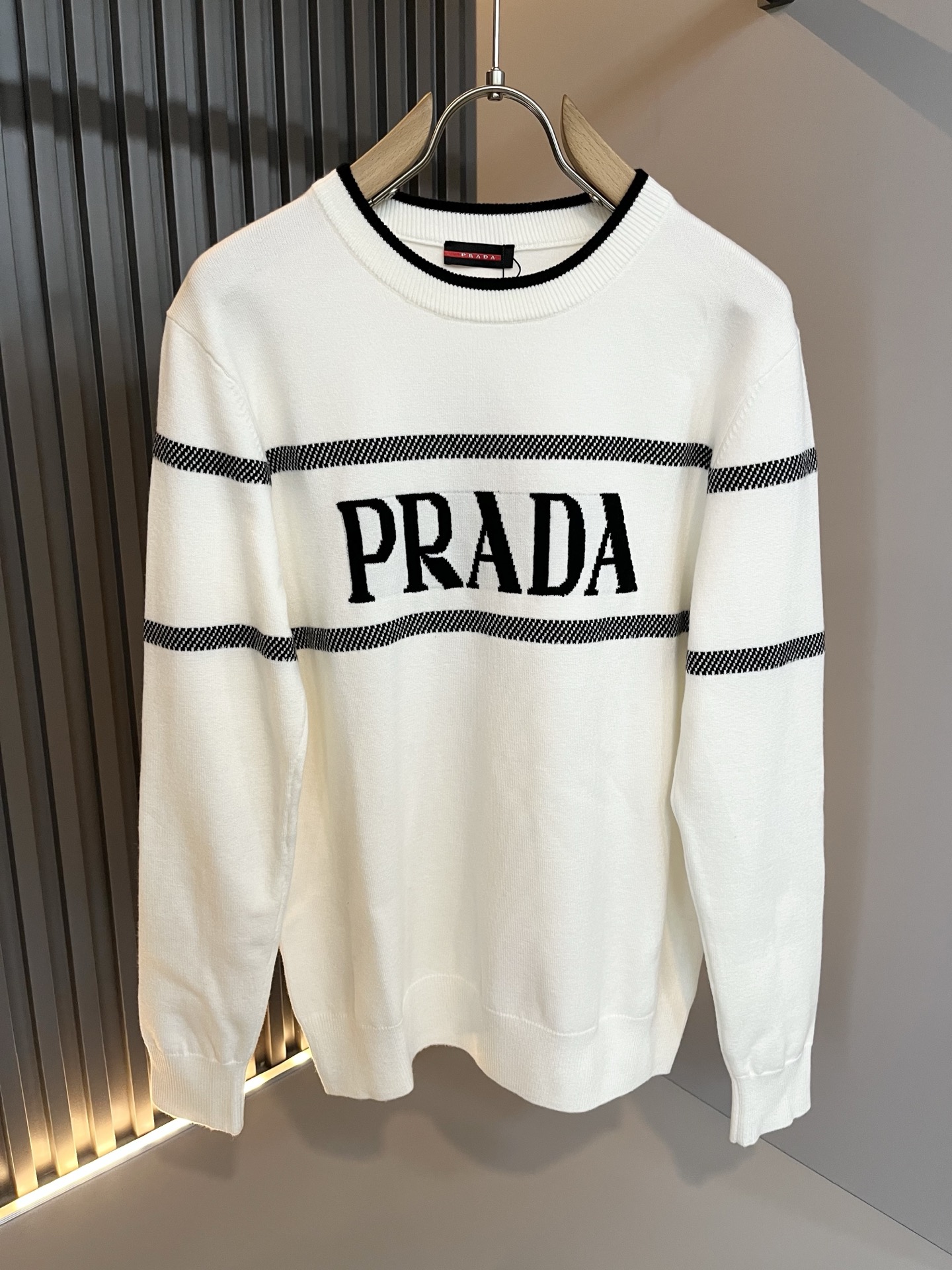 PRAD*A普*达2025秋冬新款男士针织羊毛衫，最新款全网独家首上！！~既经典有时尚百搭，谁不爱啊，将