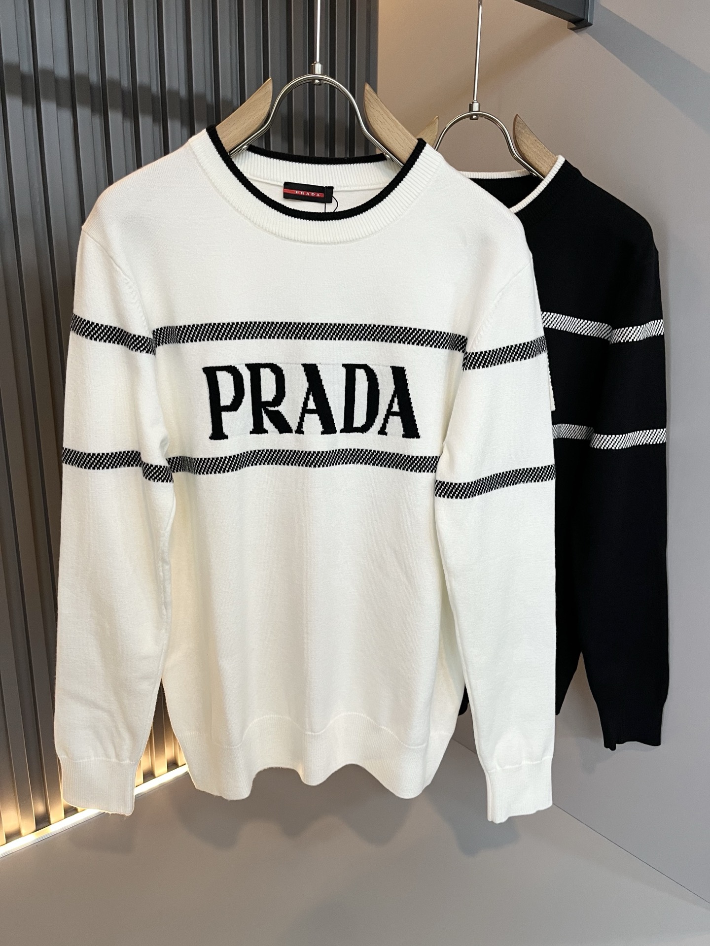 PRAD*A普*达2025秋冬新款男士针织羊毛衫，最新款全网独家首上！！~既经典有时尚百搭，谁不爱啊，将