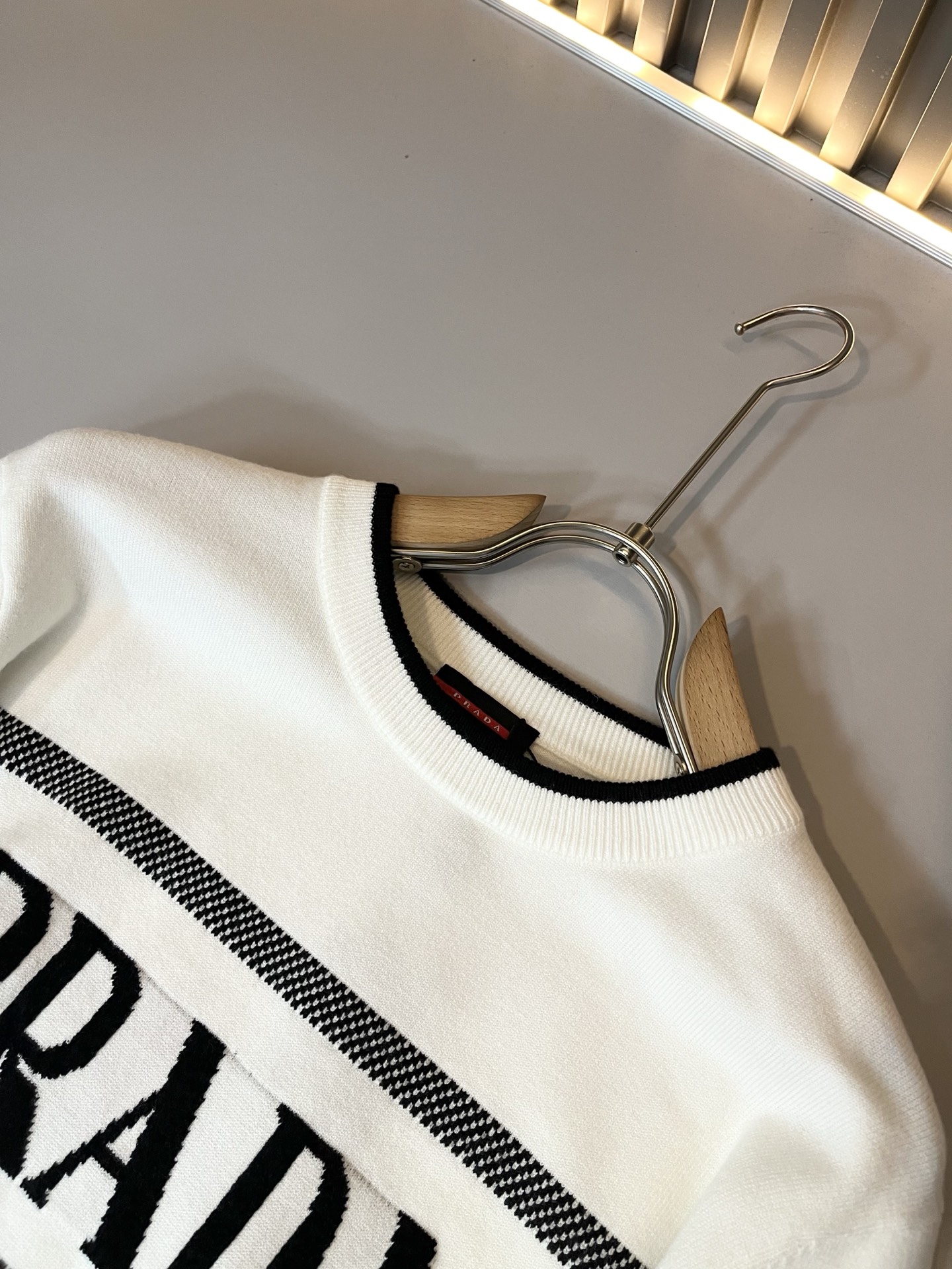 PRAD*A普*达2025秋冬新款男士针织羊毛衫，最新款全网独家首上！！~既经典有时尚百搭，谁不爱啊，将