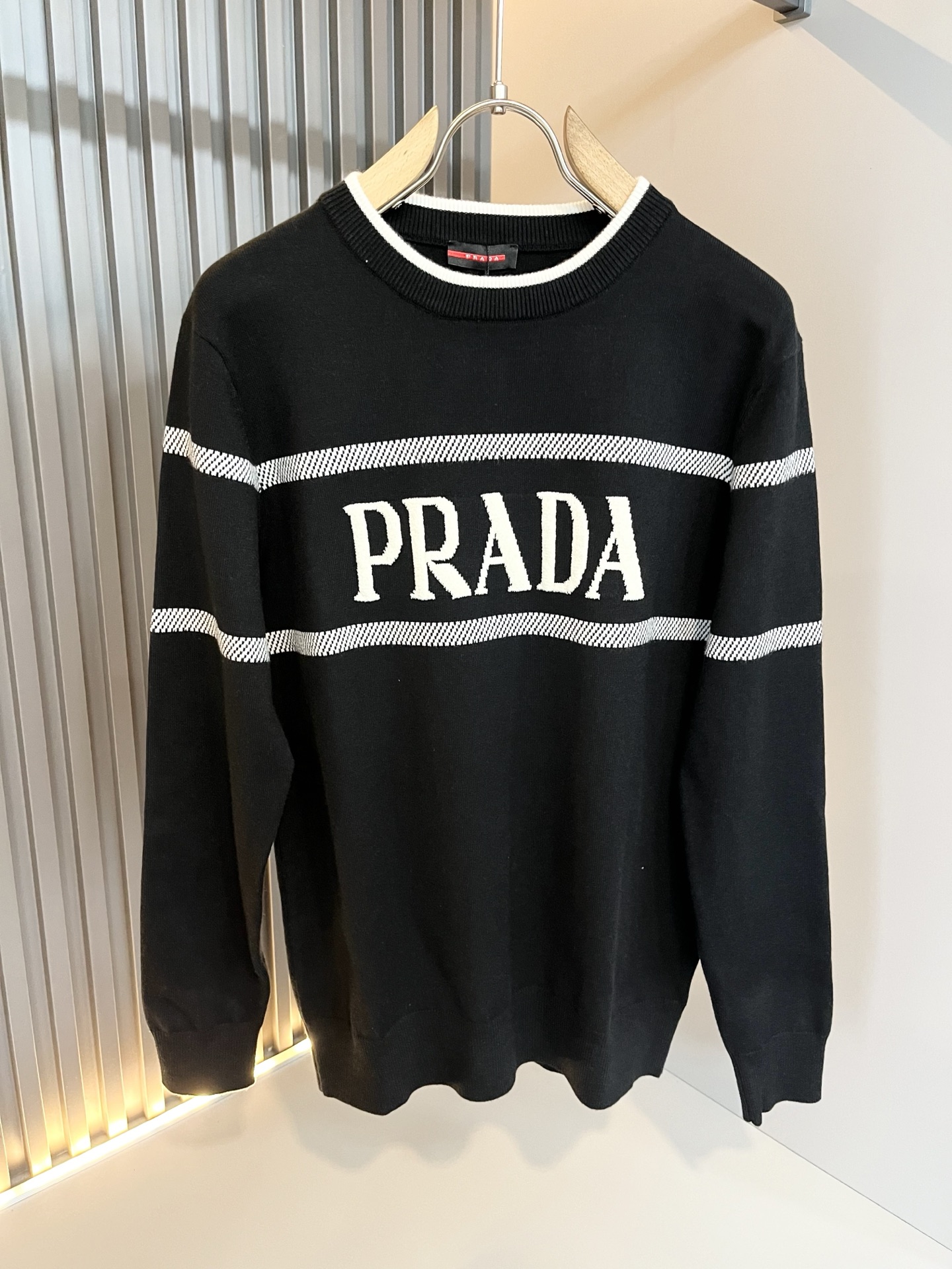 PRAD*A普*达2025秋冬新款男士针织羊毛衫，最新款全网独家首上！！~既经典有时尚百搭，谁不爱啊，将