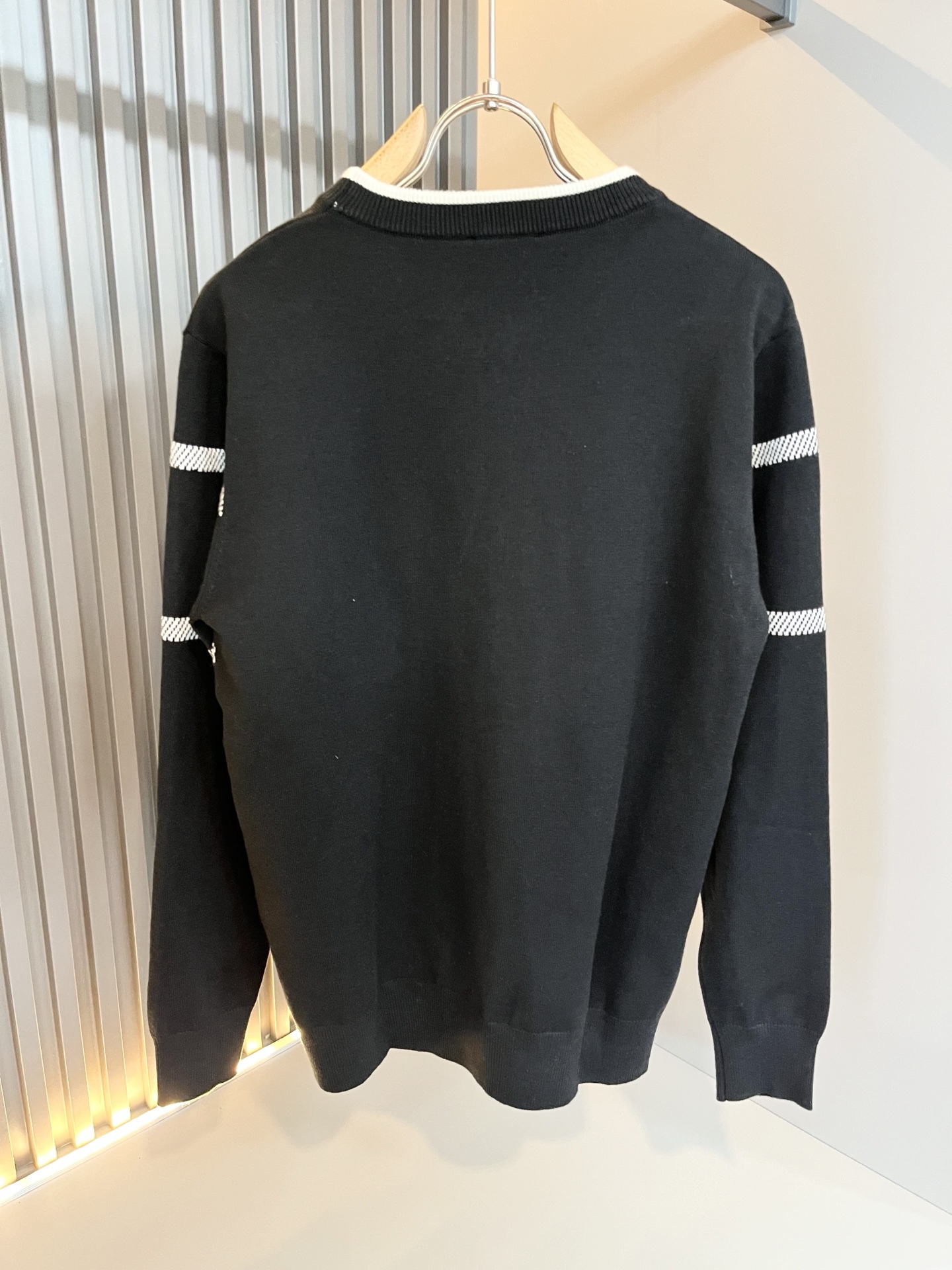 PRAD*A普*达2025秋冬新款男士针织羊毛衫，最新款全网独家首上！！~既经典有时尚百搭，谁不爱啊，将