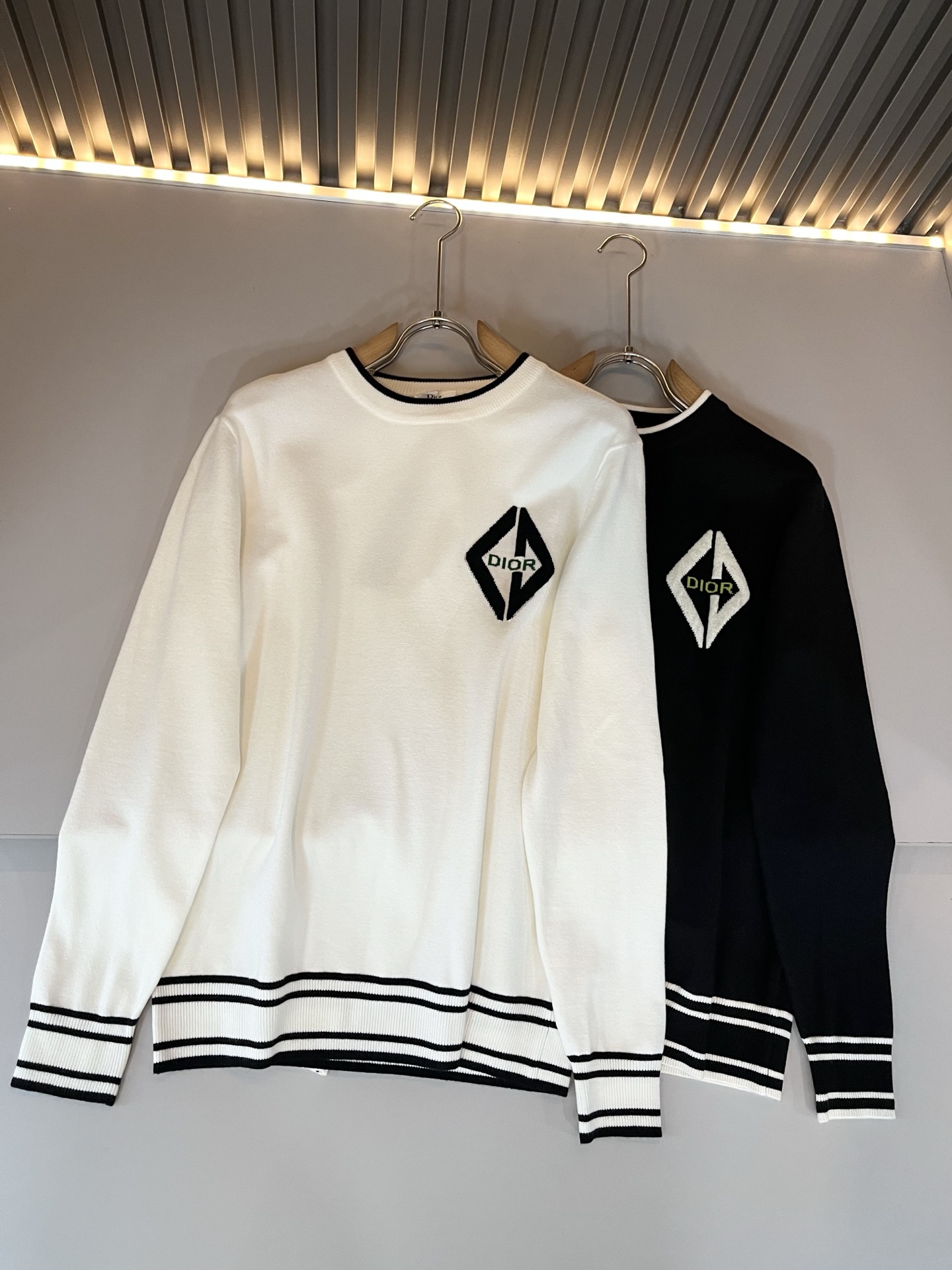 Dio*迪家 2025秋冬新款男女同款👫针织羊毛衫，专柜同步发售！定制专属羊毛🐑面料，从容百搭，档次极高