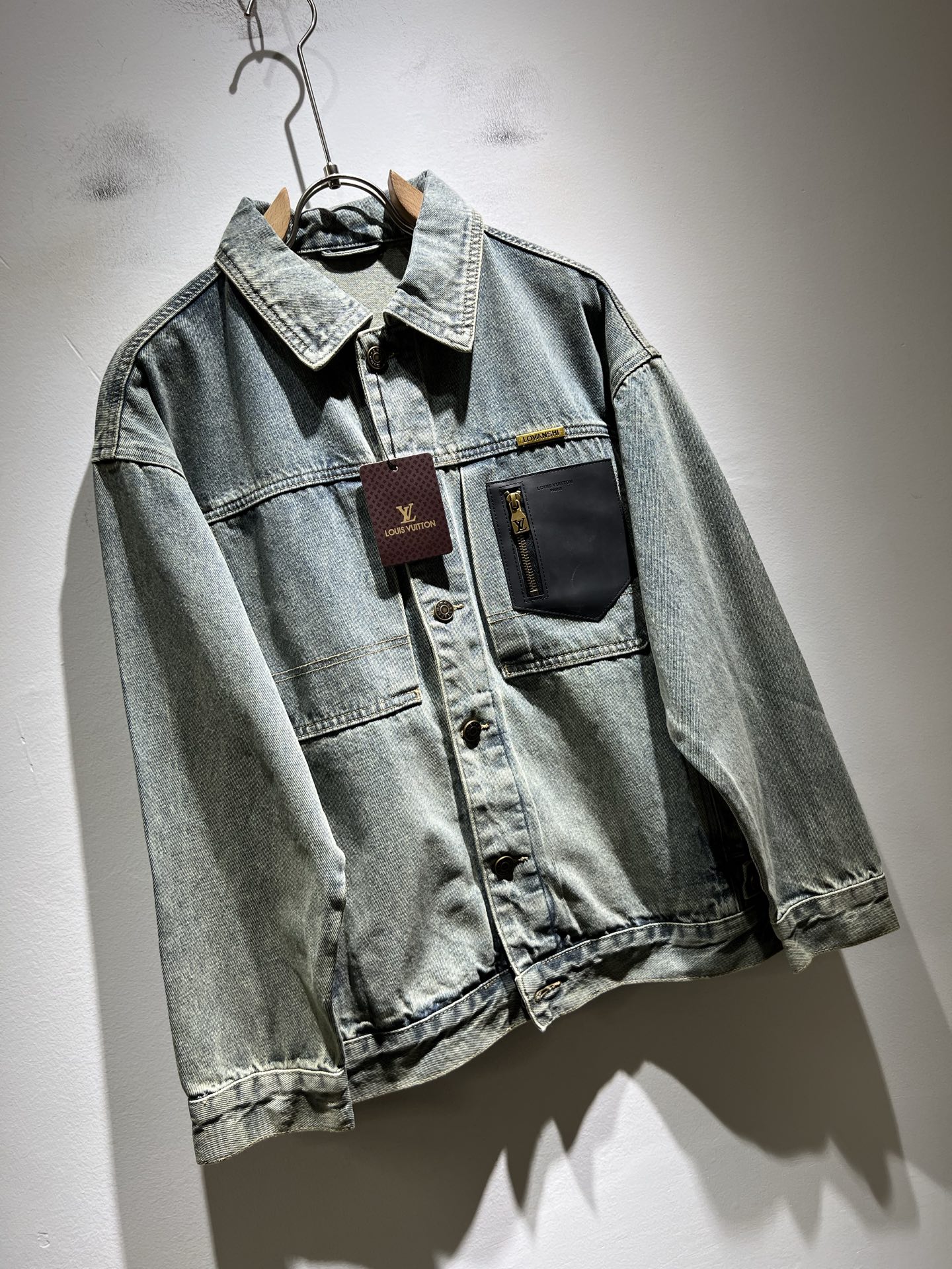 Louis Vuit*on 路易*登 2025秋冬新款轻奢男女同款👫牛仔夹克外套，路易家族的新高端，细节