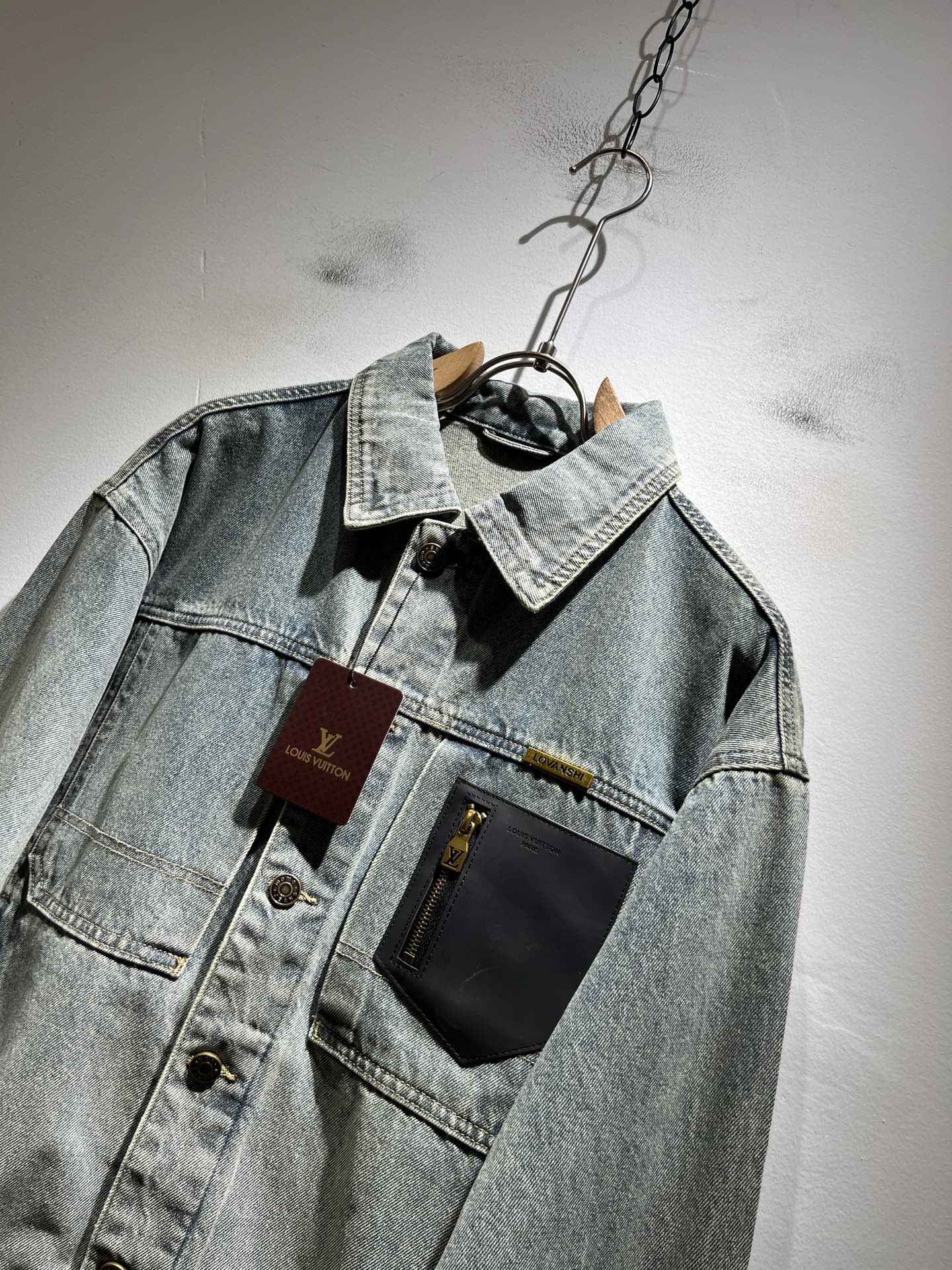 Louis Vuit*on 路易*登 2025秋冬新款轻奢男女同款👫牛仔夹克外套，路易家族的新高端，细节