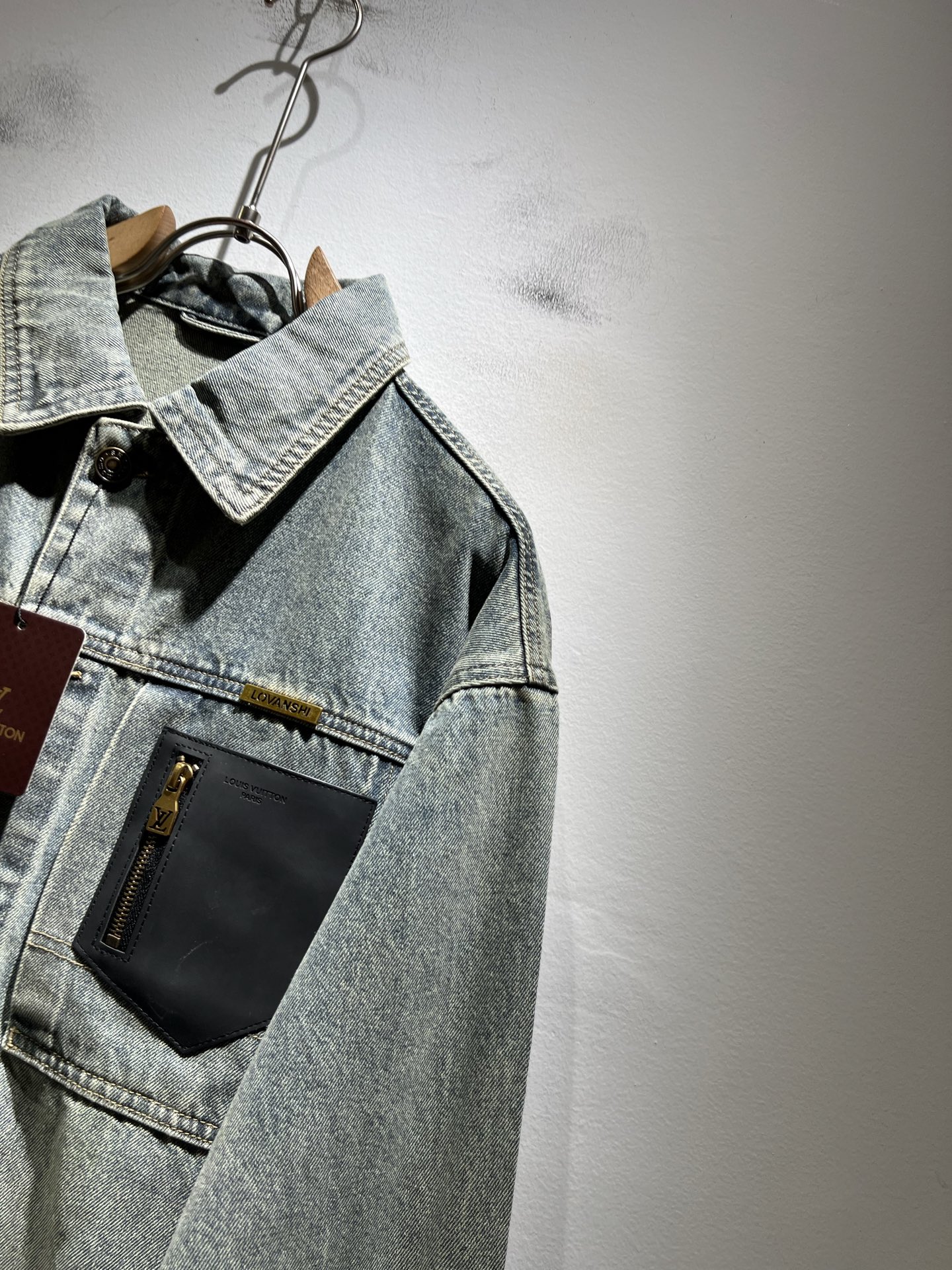 Louis Vuit*on 路易*登 2025秋冬新款轻奢男女同款👫牛仔夹克外套，路易家族的新高端，细节