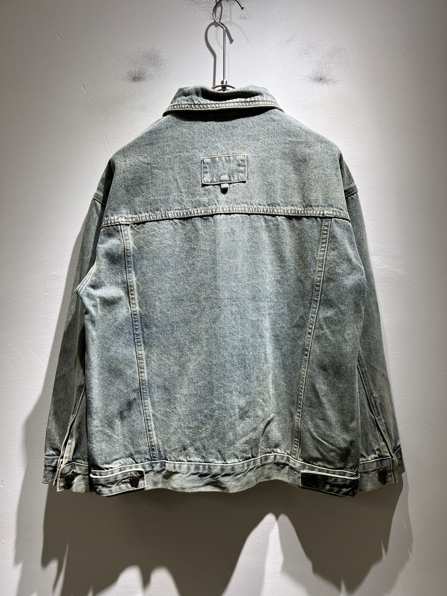 Louis Vuit*on 路易*登 2025秋冬新款轻奢男女同款👫牛仔夹克外套，路易家族的新高端，细节