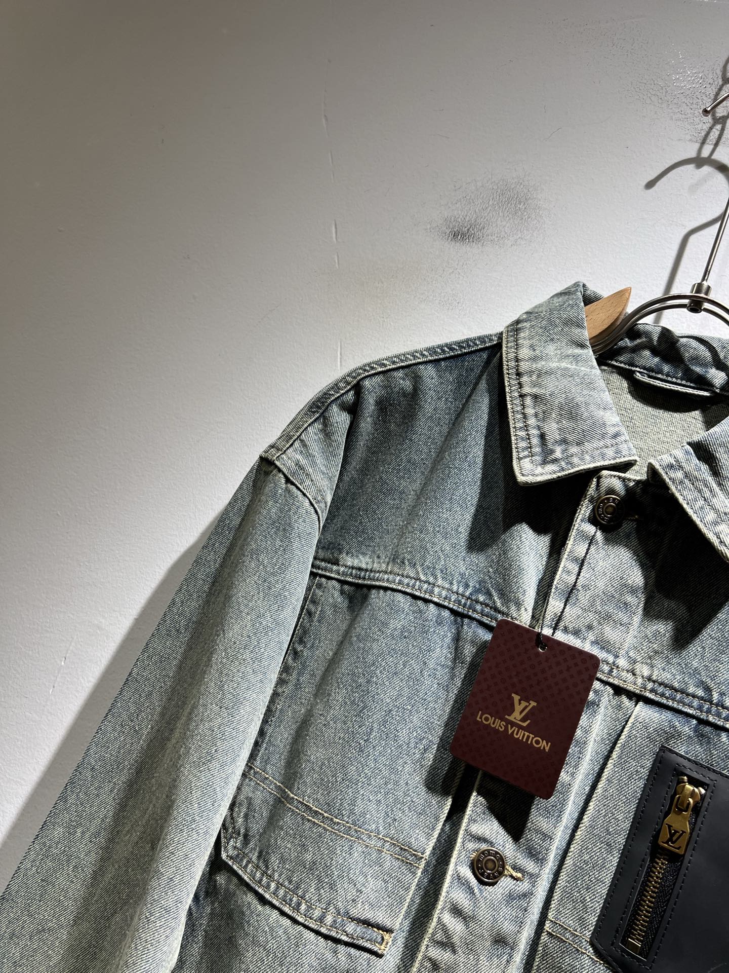 Louis Vuit*on 路易*登 2025秋冬新款轻奢男女同款👫牛仔夹克外套，路易家族的新高端，细节