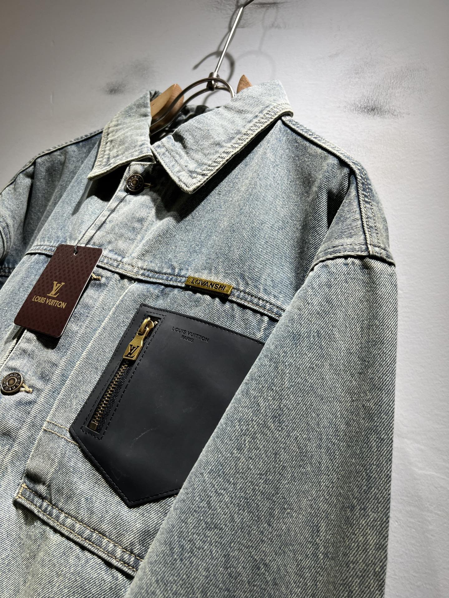 Louis Vuit*on 路易*登 2025秋冬新款轻奢男女同款👫牛仔夹克外套，路易家族的新高端，细节