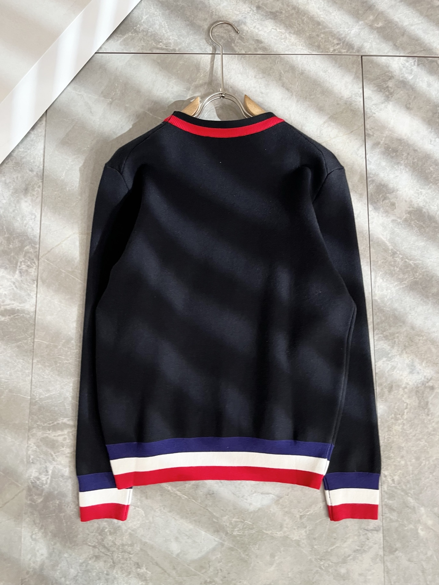 Moncl*r蒙*口 2025秋冬男女同款情侣款👫最新的贸易订单针织羊毛衫，全品相！！网红款！工艺采用针