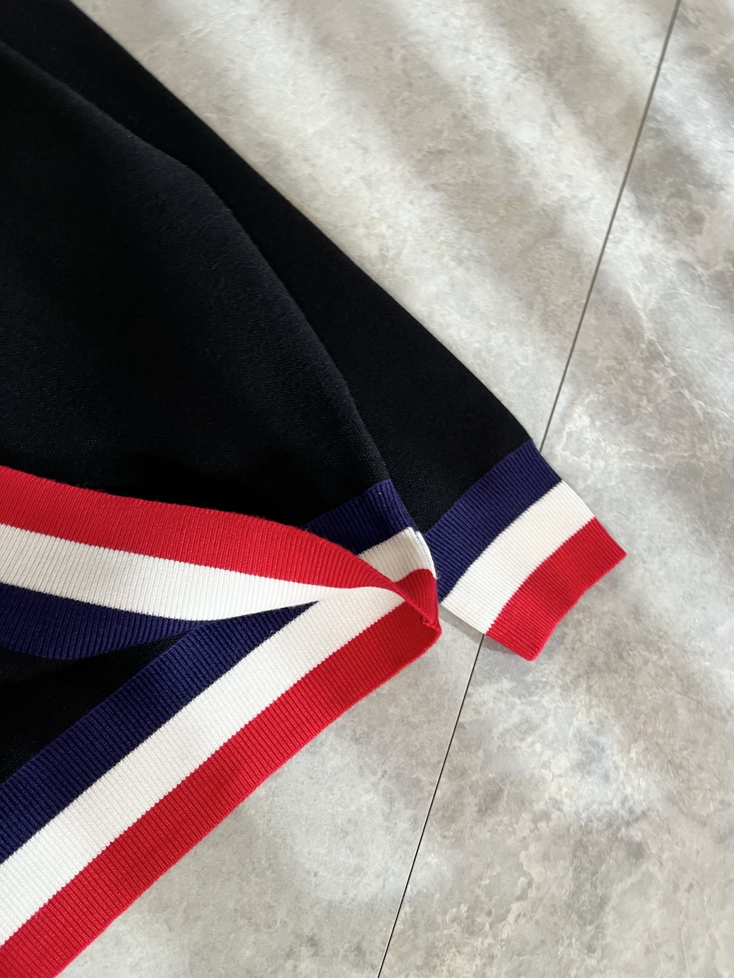 Moncl*r蒙*口 2025秋冬男女同款情侣款👫最新的贸易订单针织羊毛衫，全品相！！网红款！工艺采用针