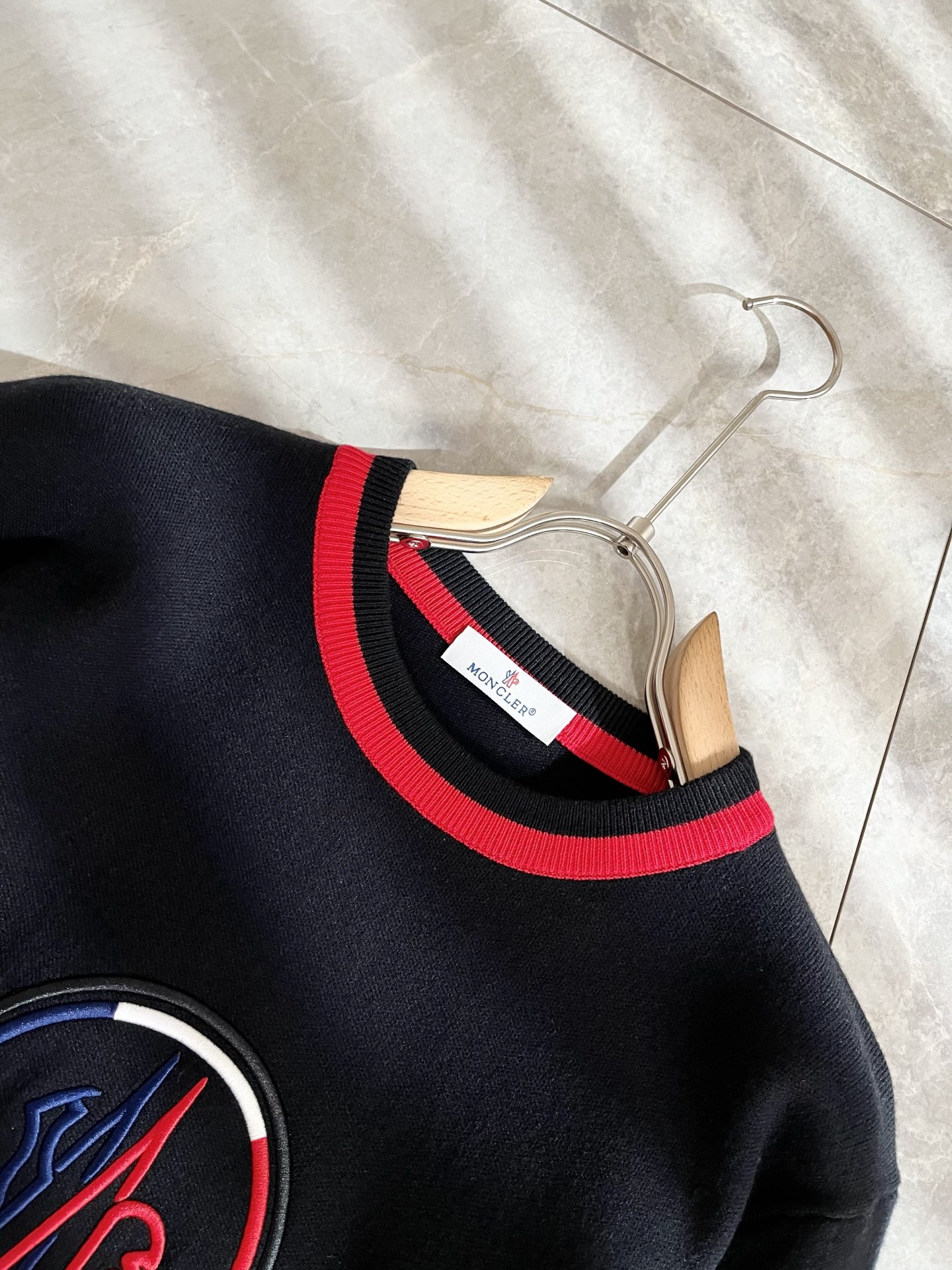 Moncl*r蒙*口 2025秋冬男女同款情侣款👫最新的贸易订单针织羊毛衫，全品相！！网红款！工艺采用针