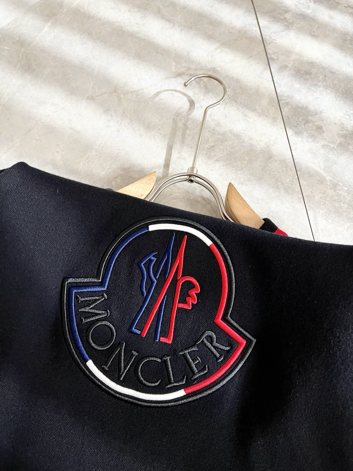 Moncl*r蒙*口 2025秋冬男女同款情侣款👫最新的贸易订单针织羊毛衫，全品相！！网红款！工艺采用针