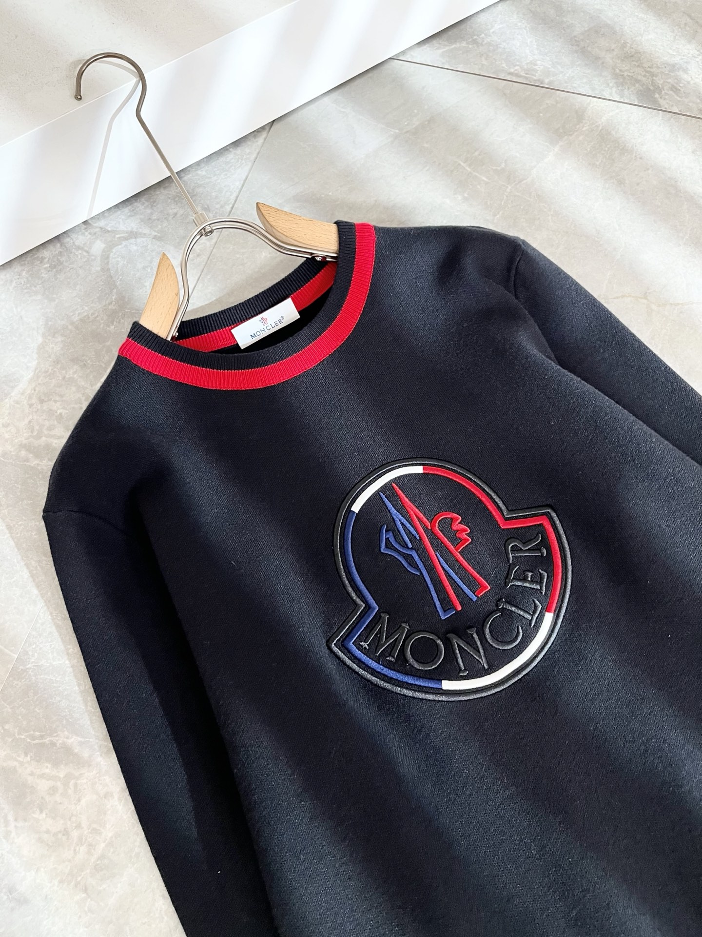 Moncl*r蒙*口 2025秋冬男女同款情侣款👫最新的贸易订单针织羊毛衫，全品相！！网红款！工艺采用针