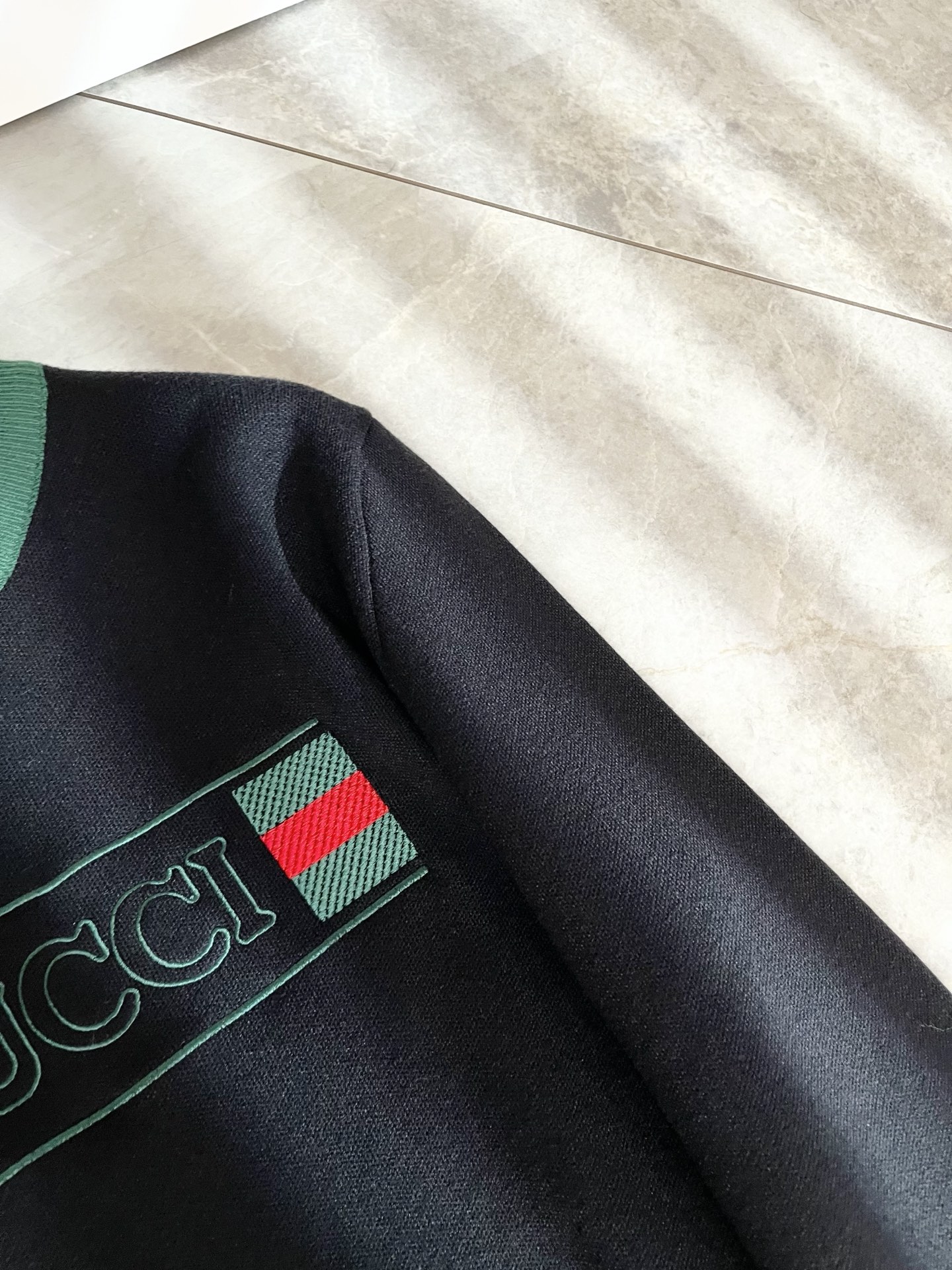 GUC*I 古家 2025秋冬新款男女同款👫 针织羊毛衫，胸前标志logo刺绣设计！贸易公司渠道稀出，同