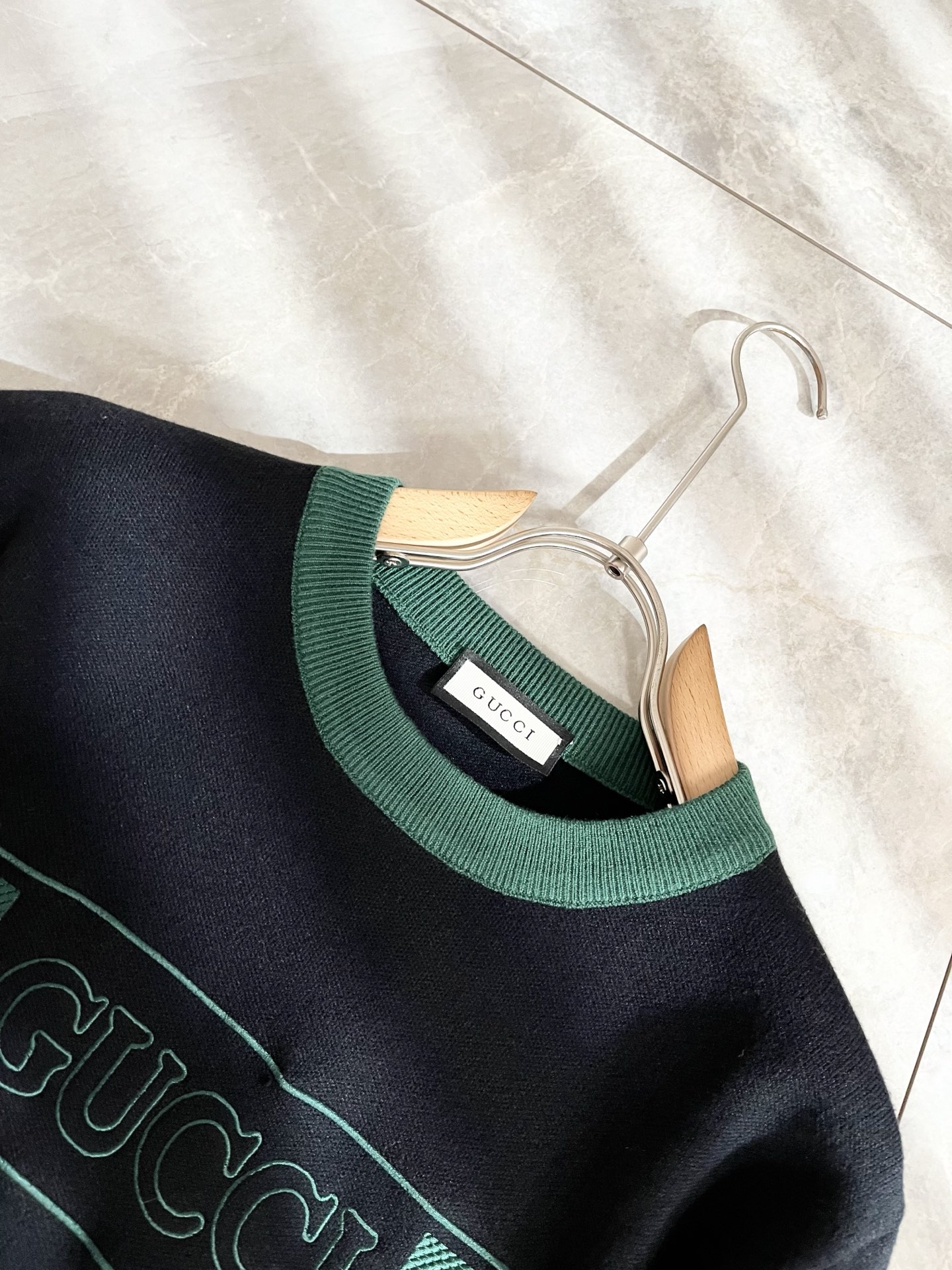 GUC*I 古家 2025秋冬新款男女同款👫 针织羊毛衫，胸前标志logo刺绣设计！贸易公司渠道稀出，同