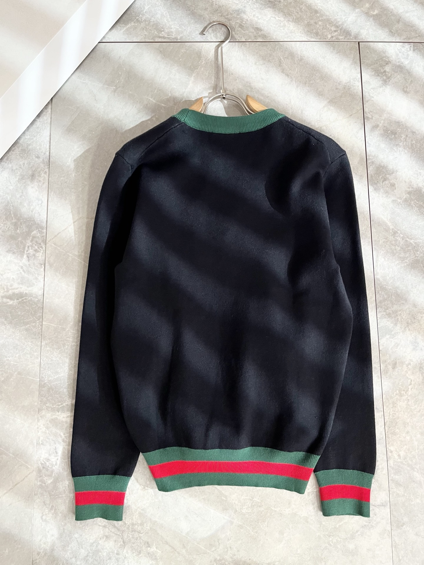 GUC*I 古家 2025秋冬新款男女同款👫 针织羊毛衫，胸前标志logo刺绣设计！贸易公司渠道稀出，同