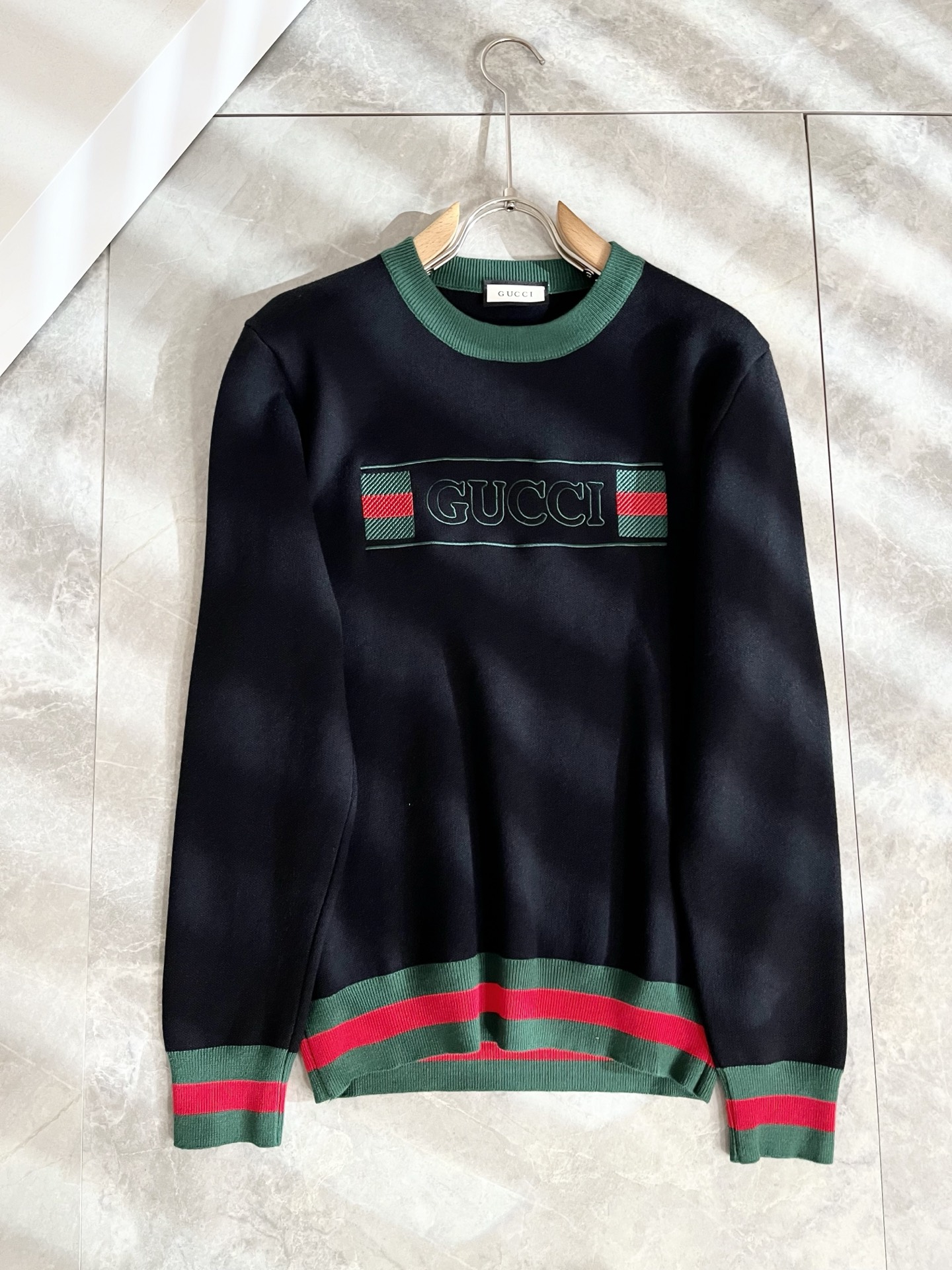 GUC*I 古家 2025秋冬新款男女同款👫 针织羊毛衫，胸前标志logo刺绣设计！贸易公司渠道稀出，同