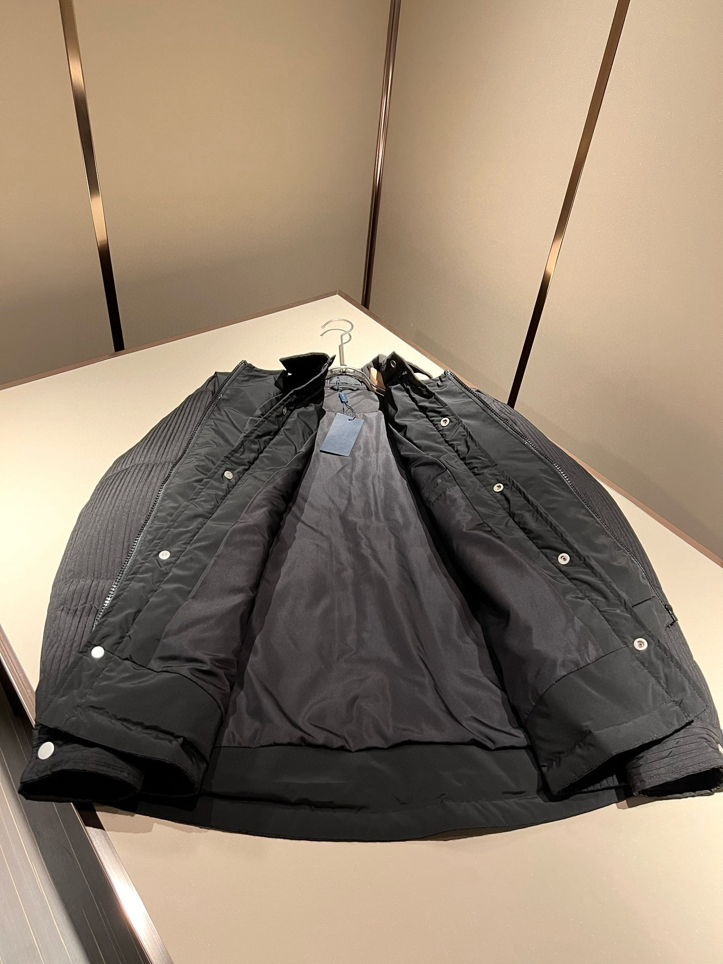 Prad*a 普*达⚠️两件套！2025秋冬男女同款👫两件套羽绒服外套，一衣三穿。现货 Prad* 羽绒