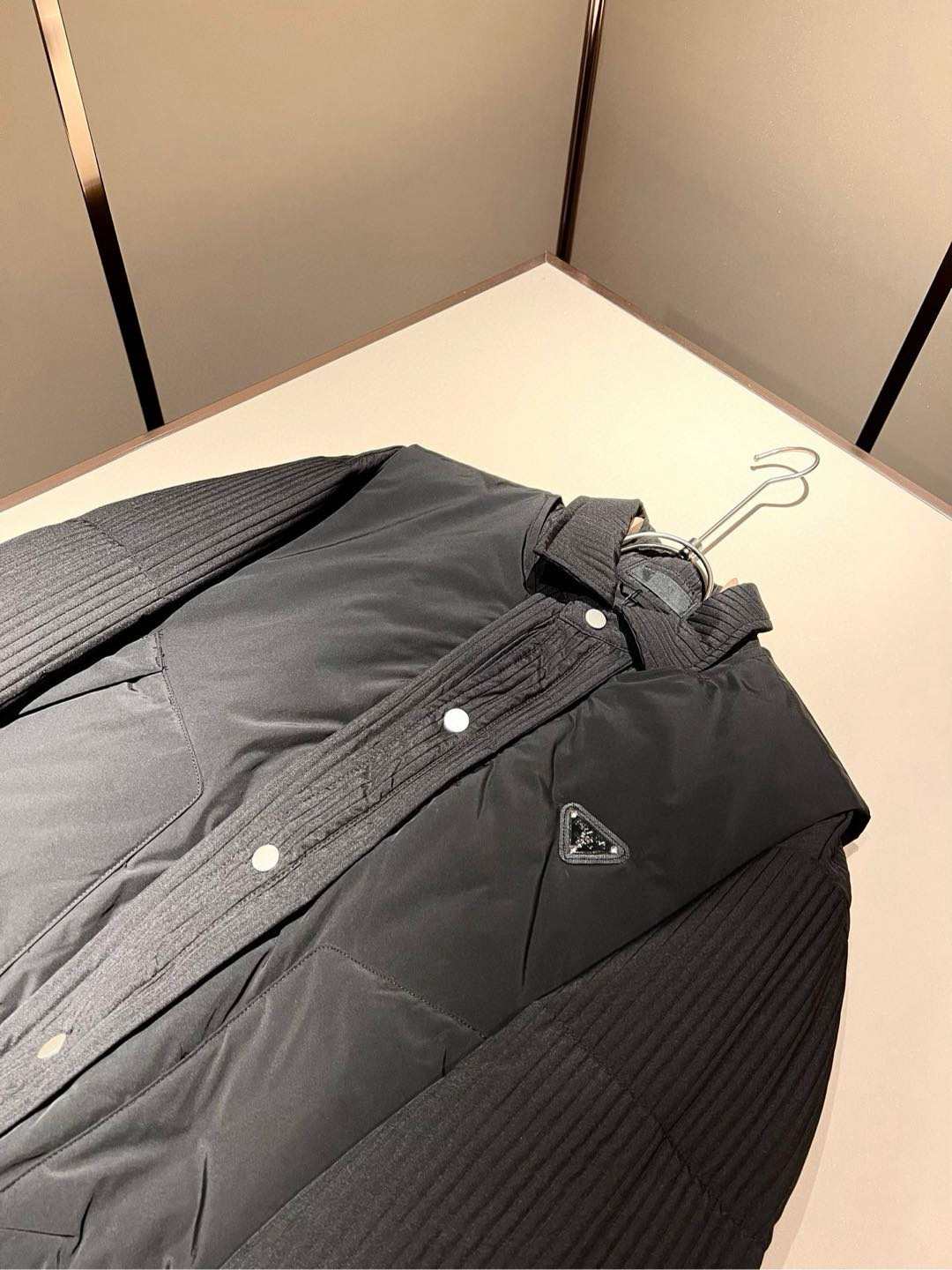 Prad*a 普*达⚠️两件套！2025秋冬男女同款👫两件套羽绒服外套，一衣三穿。现货 Prad* 羽绒