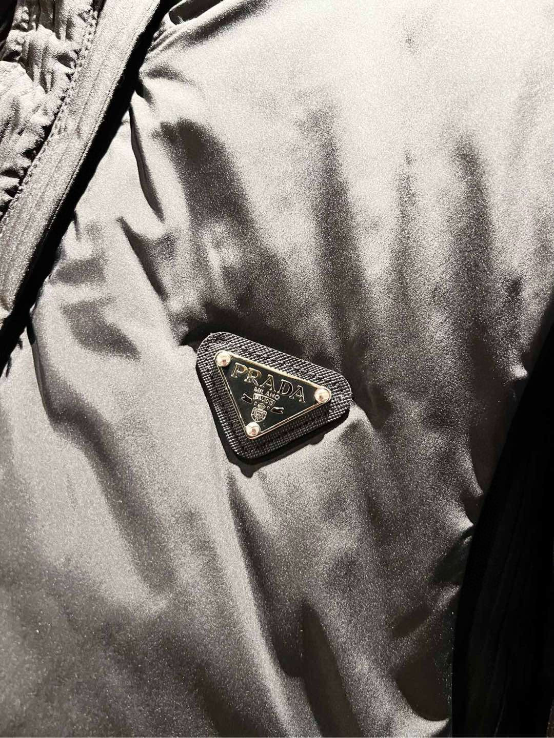 Prad*a 普*达⚠️两件套！2025秋冬男女同款👫两件套羽绒服外套，一衣三穿。现货 Prad* 羽绒